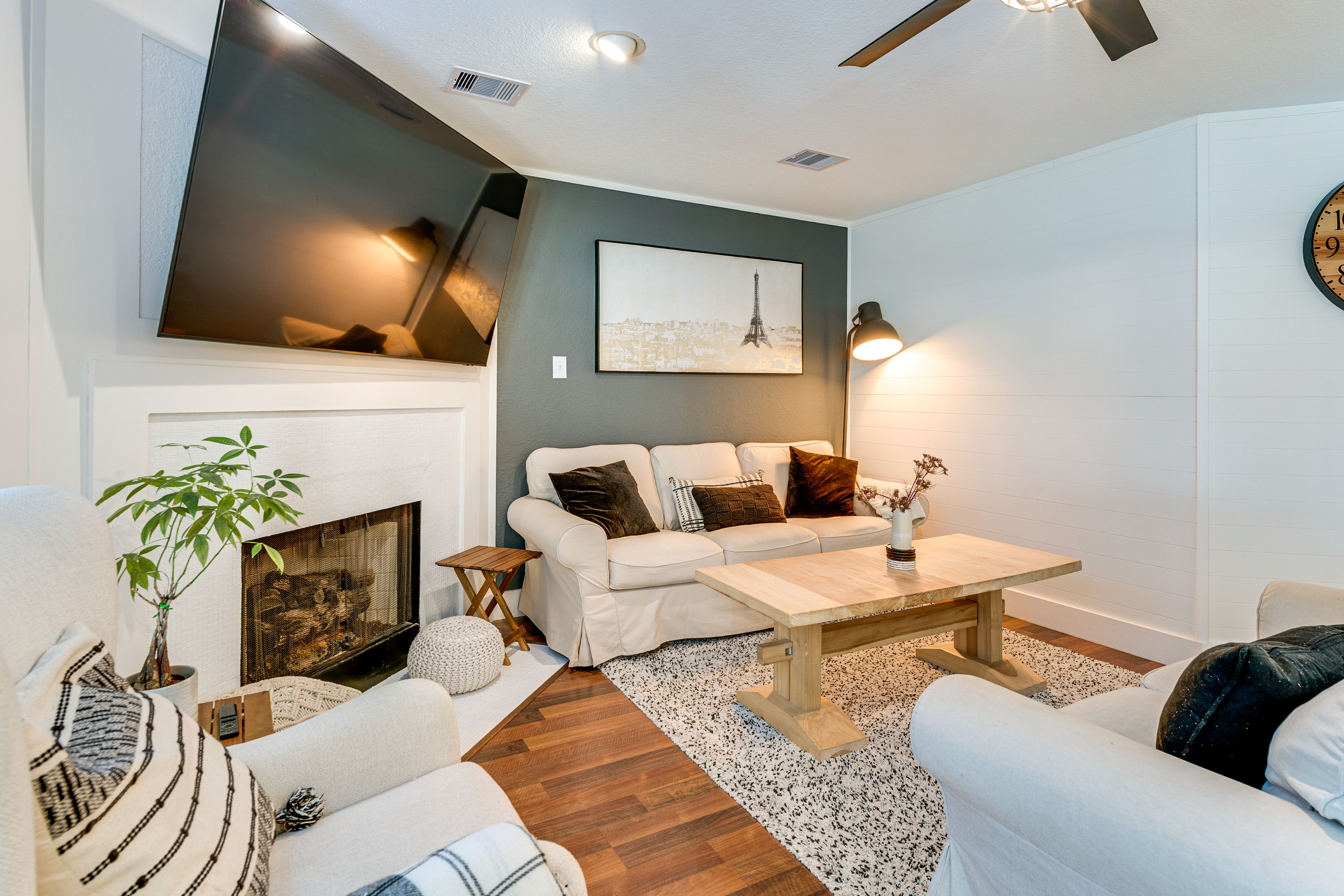 Living Room | Free WiFi | Smart TV | Central A/C | Fireplace | 1st Floor