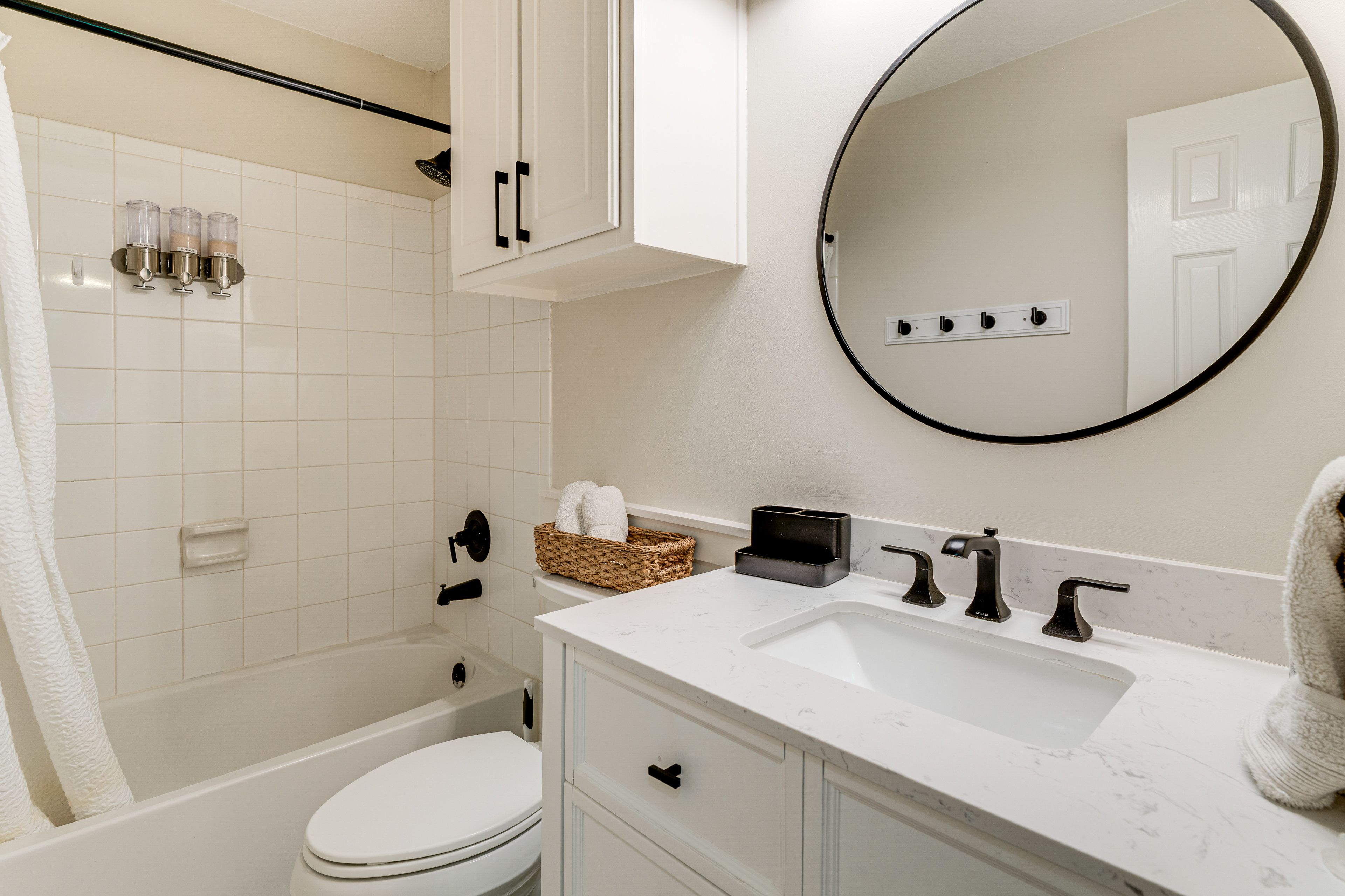 Full Bathroom | 2nd Floor
