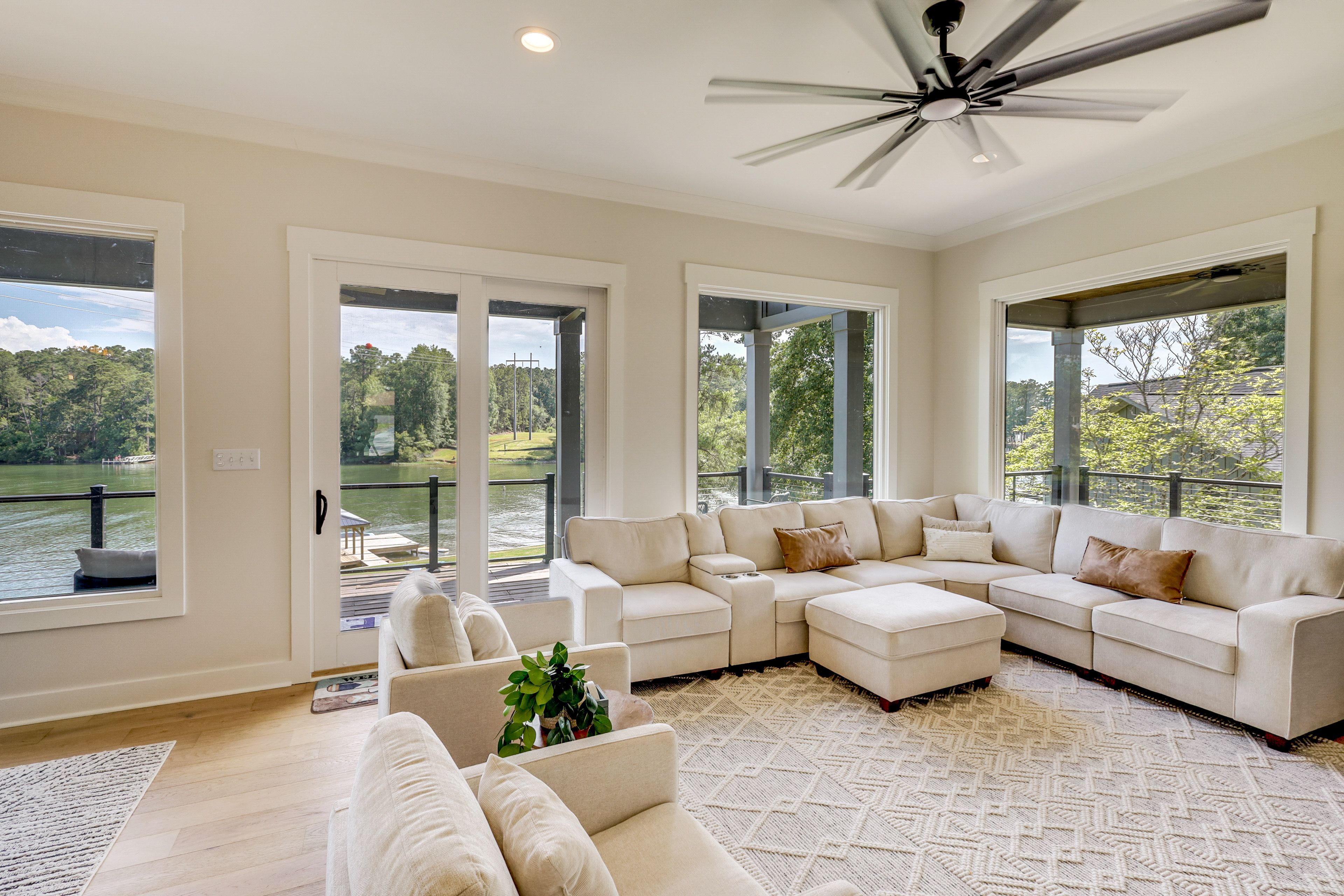 Living Room | 2nd Floor | Gas Fireplace | Smart TV | Free WiFi