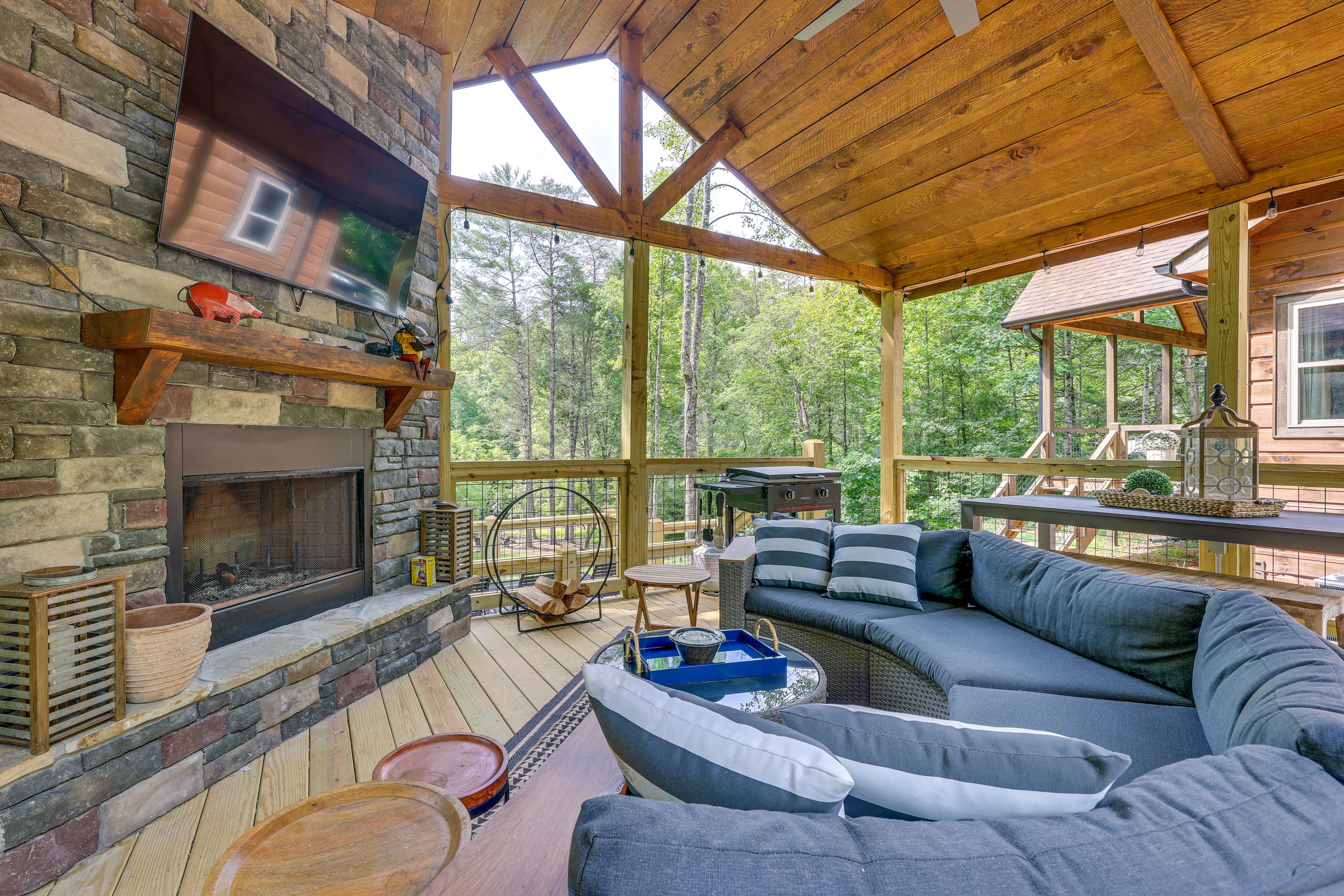 McCaysville Vacation Rental | 2BR | 2BA | 1,300 Sq Ft | 2 Steps to Enter