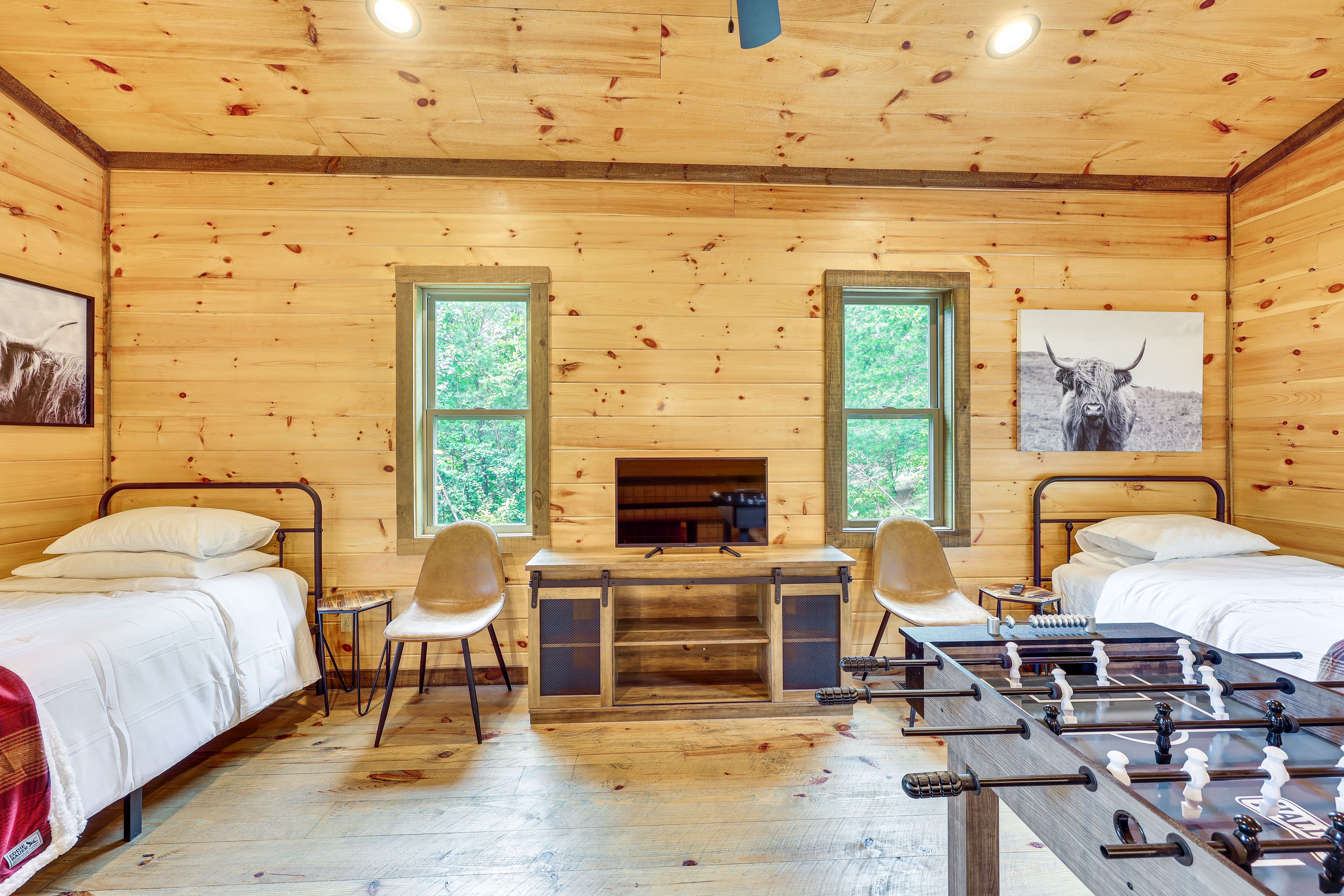 Lofted Game Area | 2 Twin Beds | Smart TV | Foosball Table | Arcade Machine