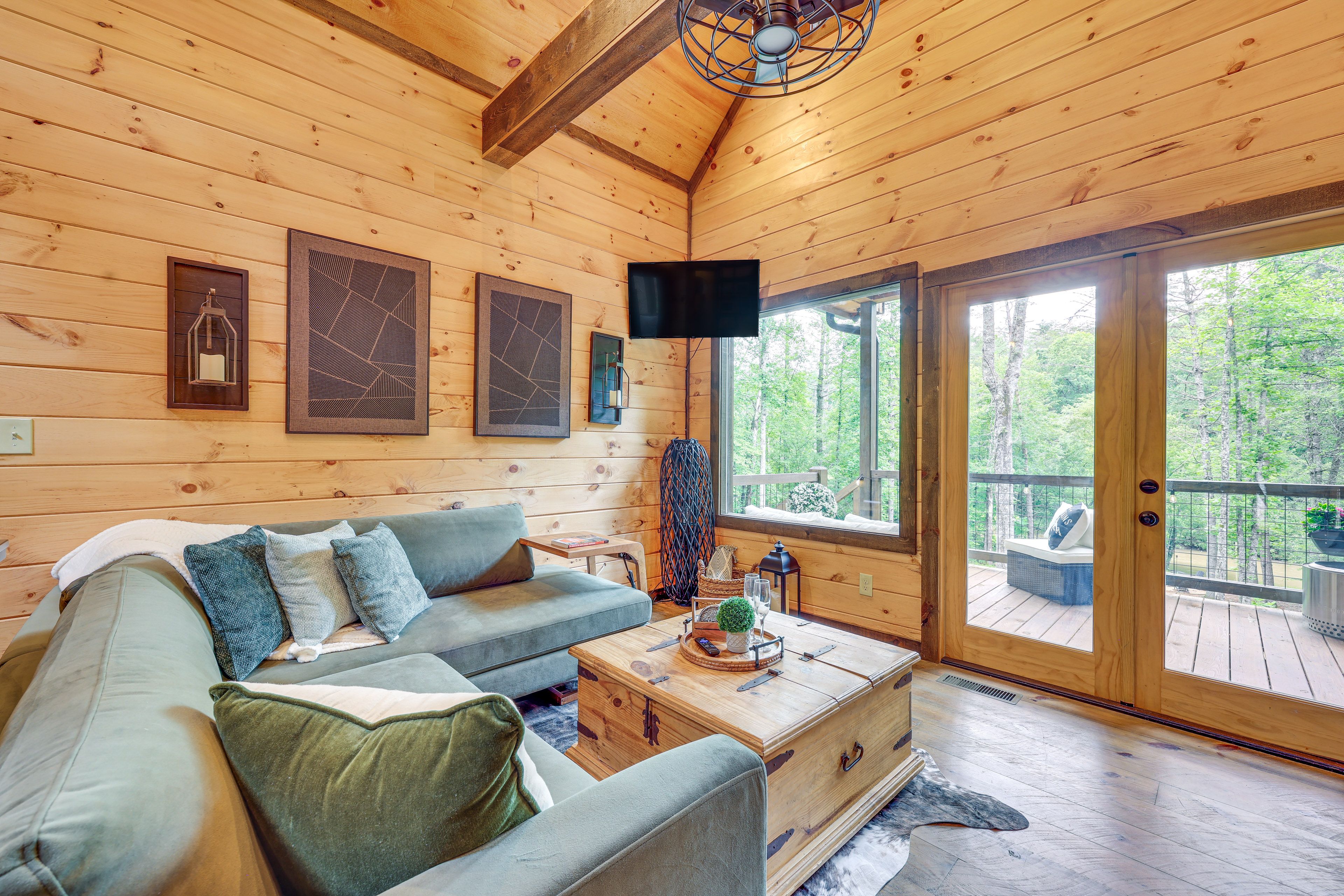 Living Room | 1st Floor | Smart TV | Central Heating & A/C | Free WiFi