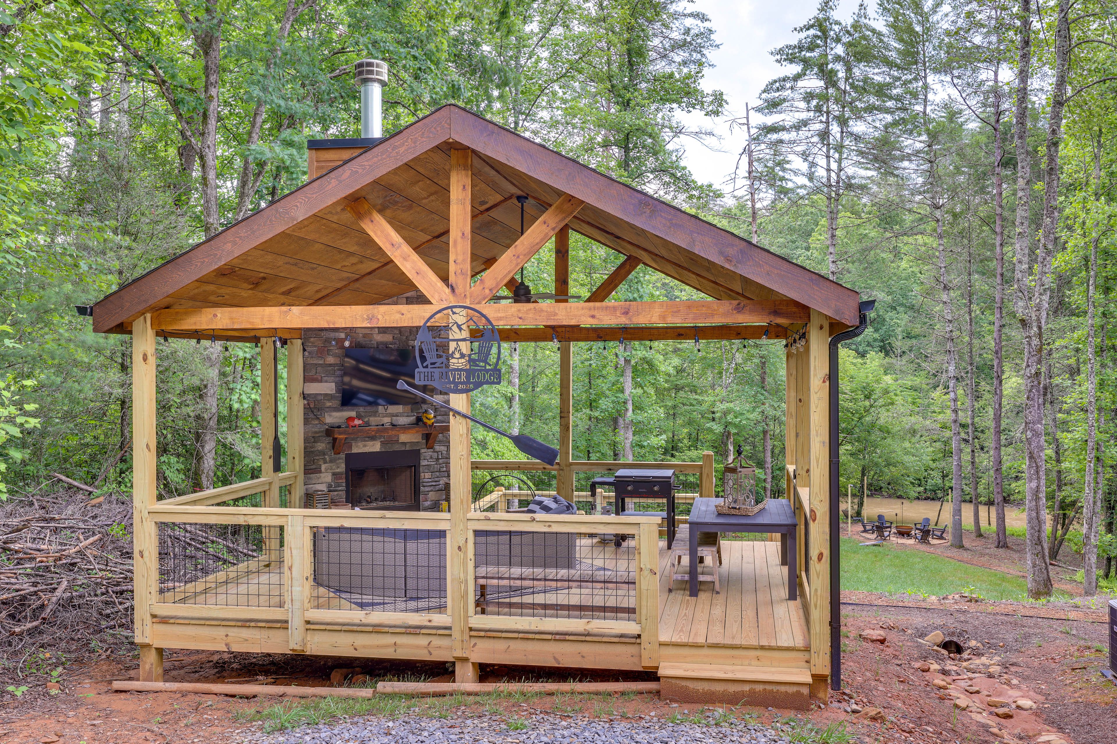 Furnished Gazebo | Gas Grill | Outdoor Dining Area