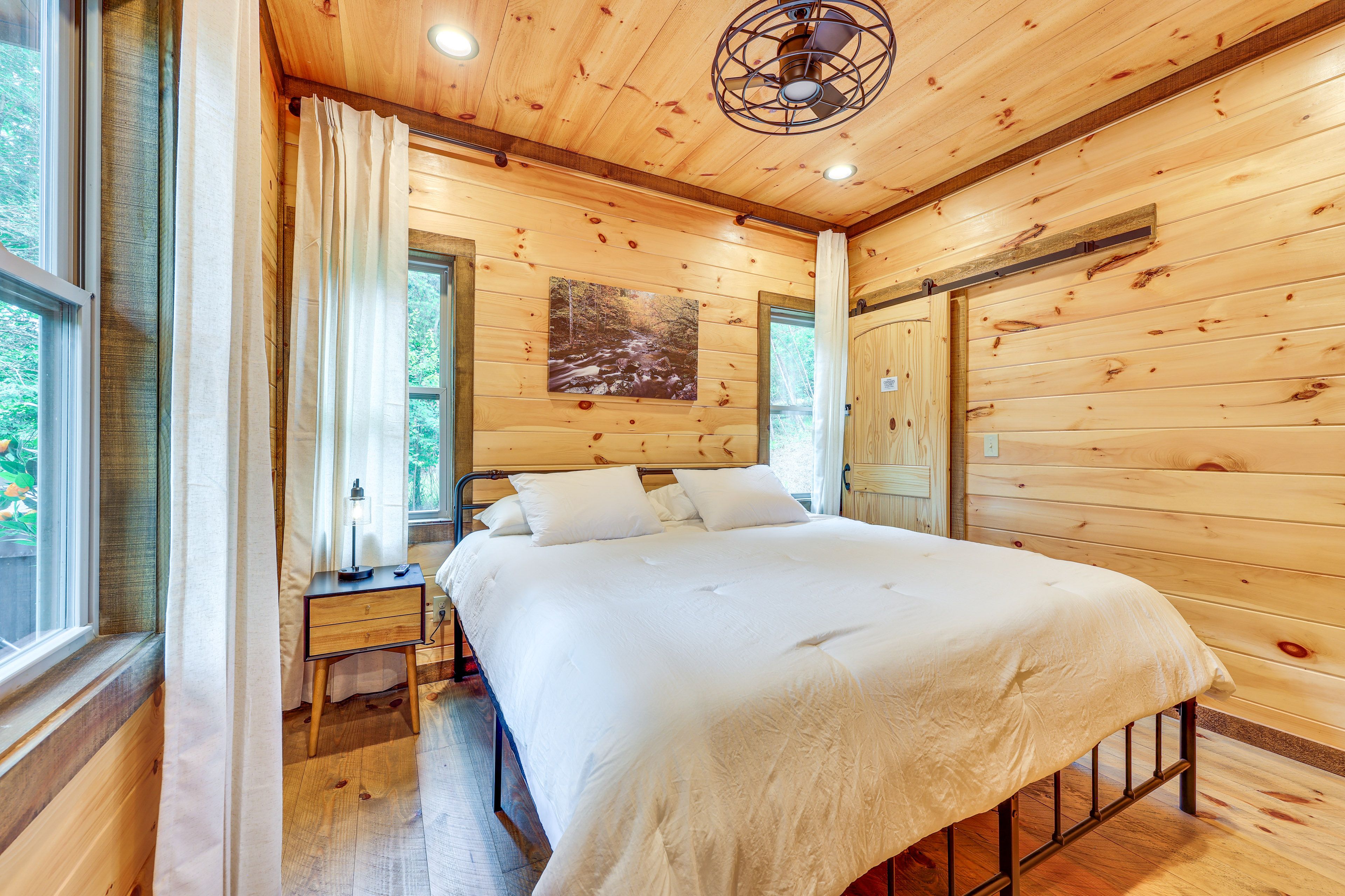 Bedroom 2 | 1st Floor | King Bed | Linens Provided | Smart TV