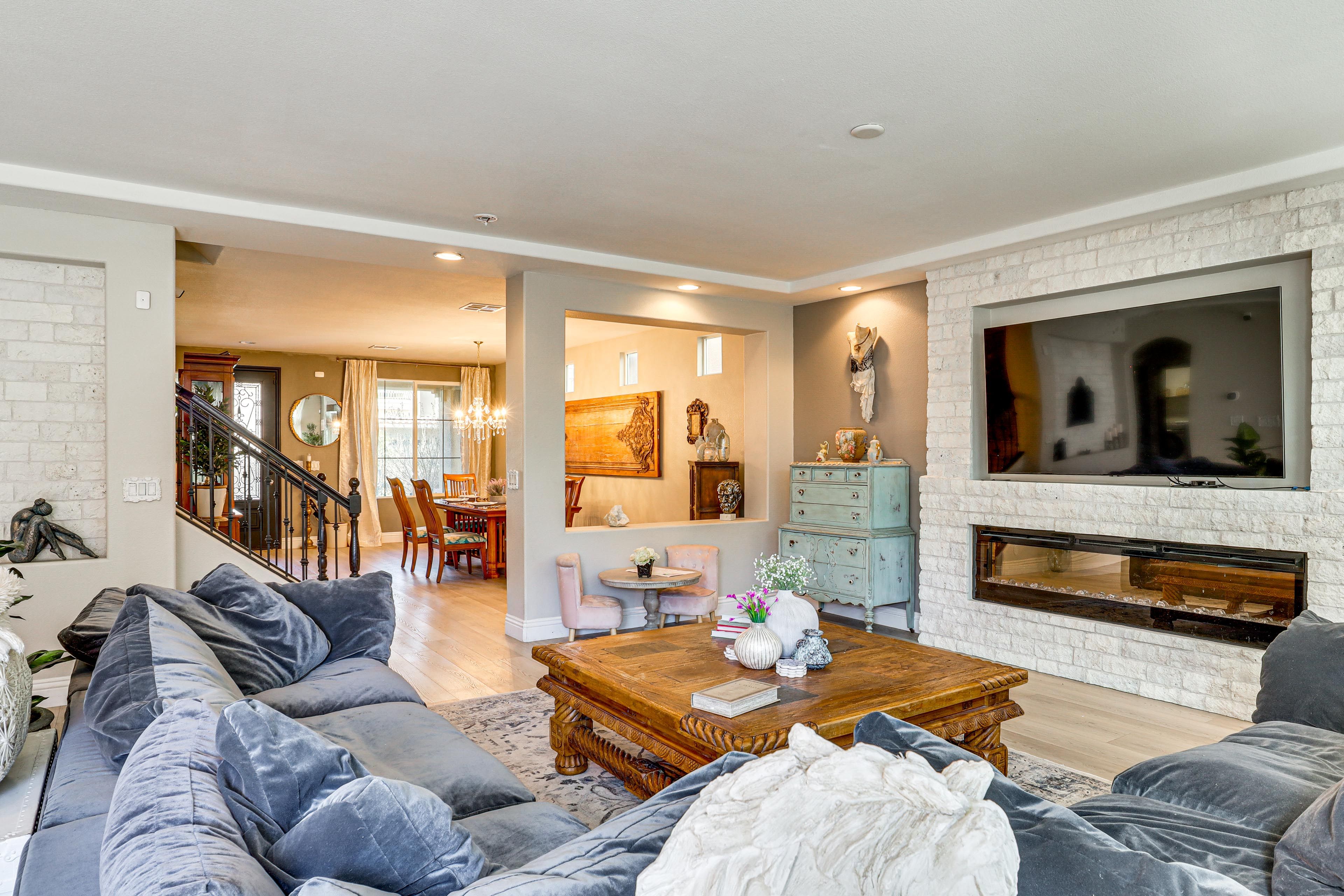 Living Area | Smart TV w/ Cable | Fireplace