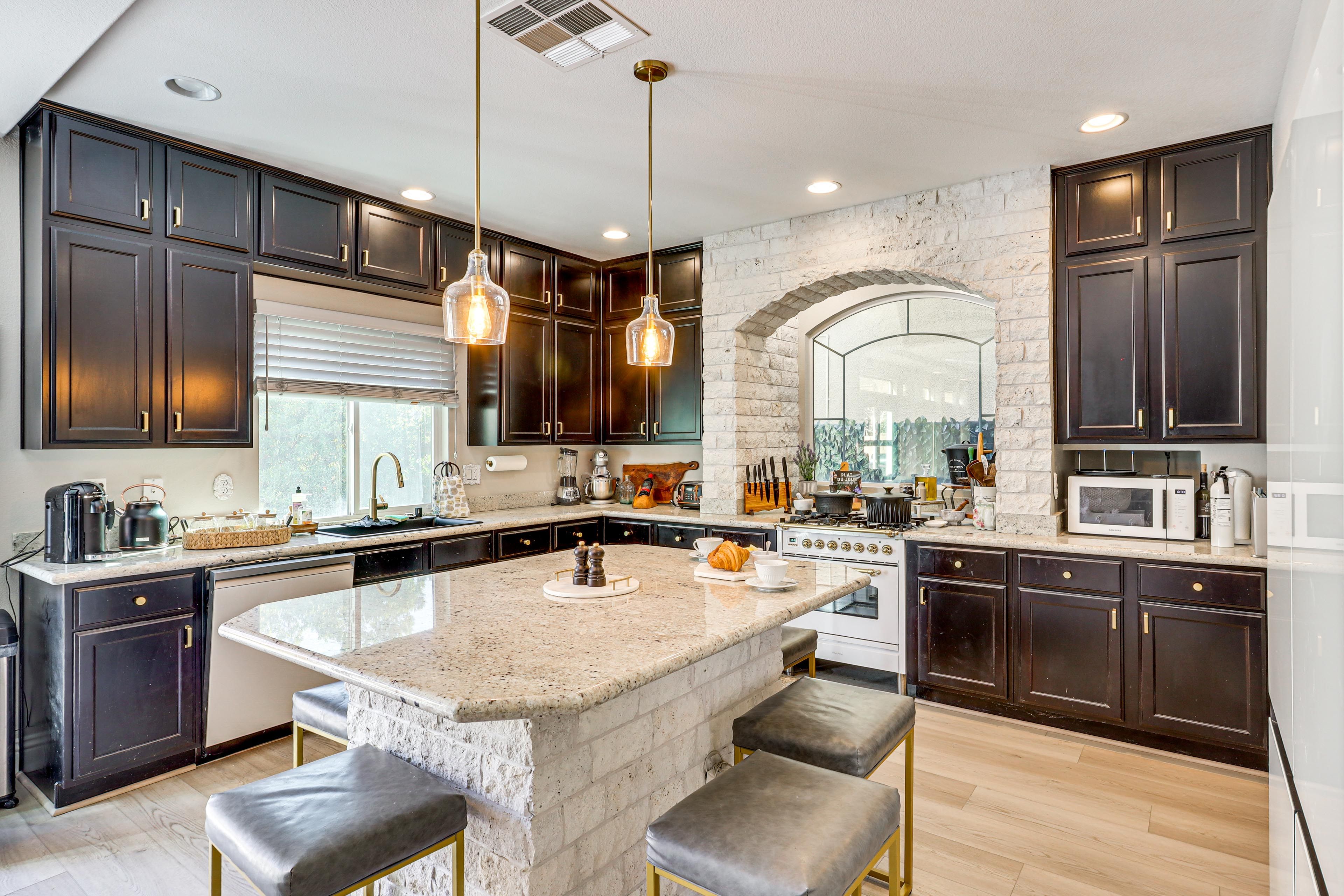 Breakfast Bar | Kitchen