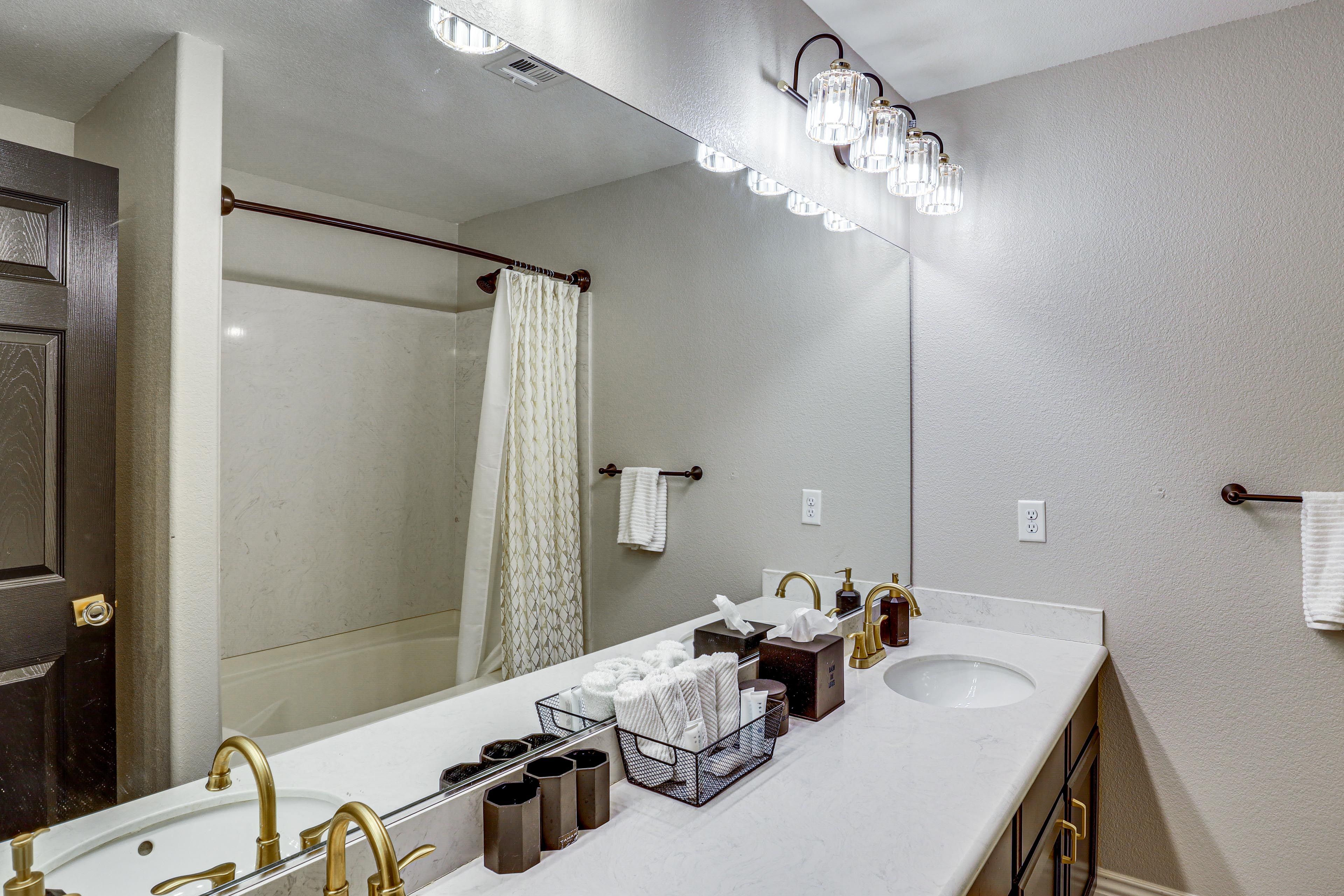 Full Bathroom | 2nd Floor