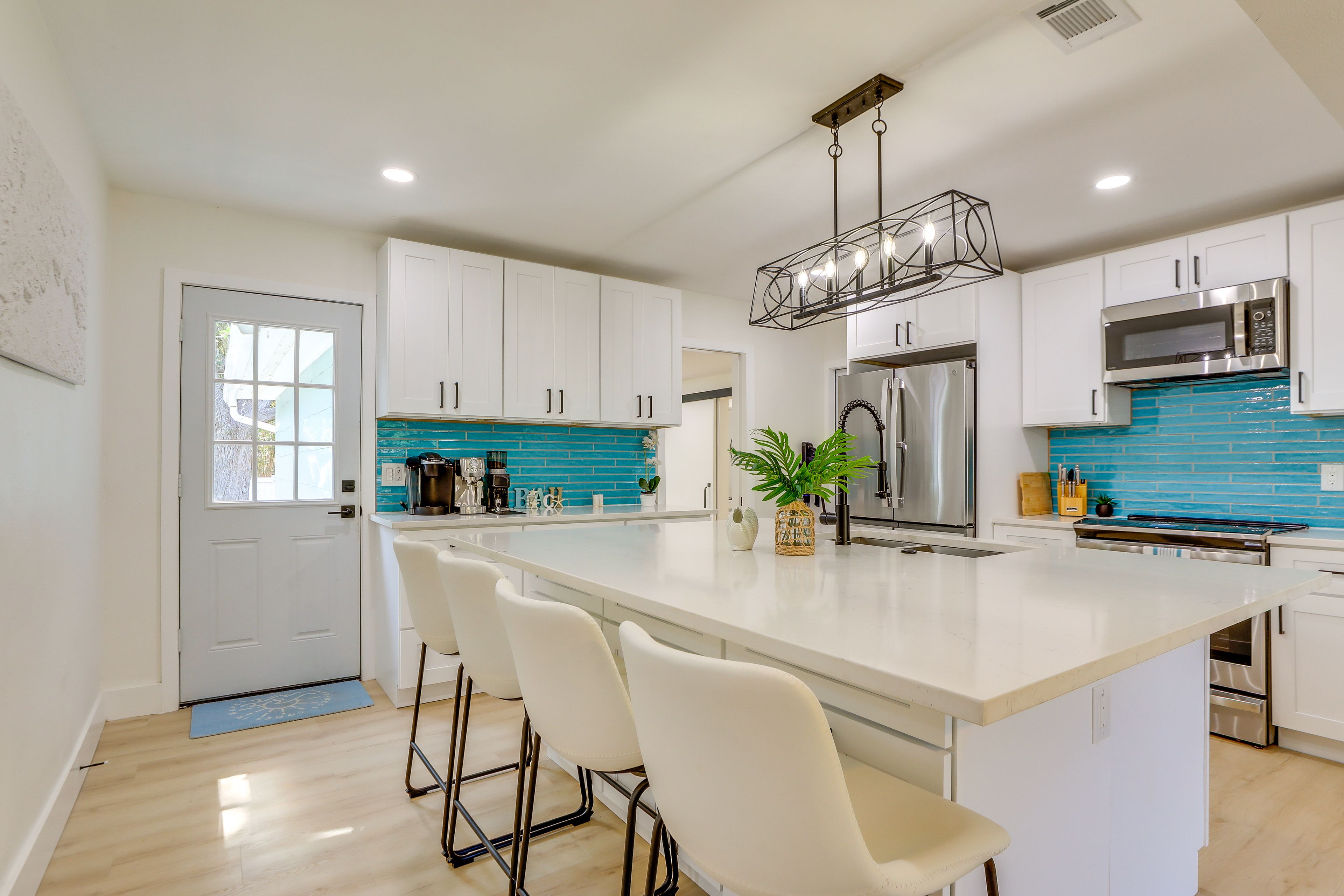Contemporary Interior | Single-Story Home | Free WiFi | Central Heat & A/C