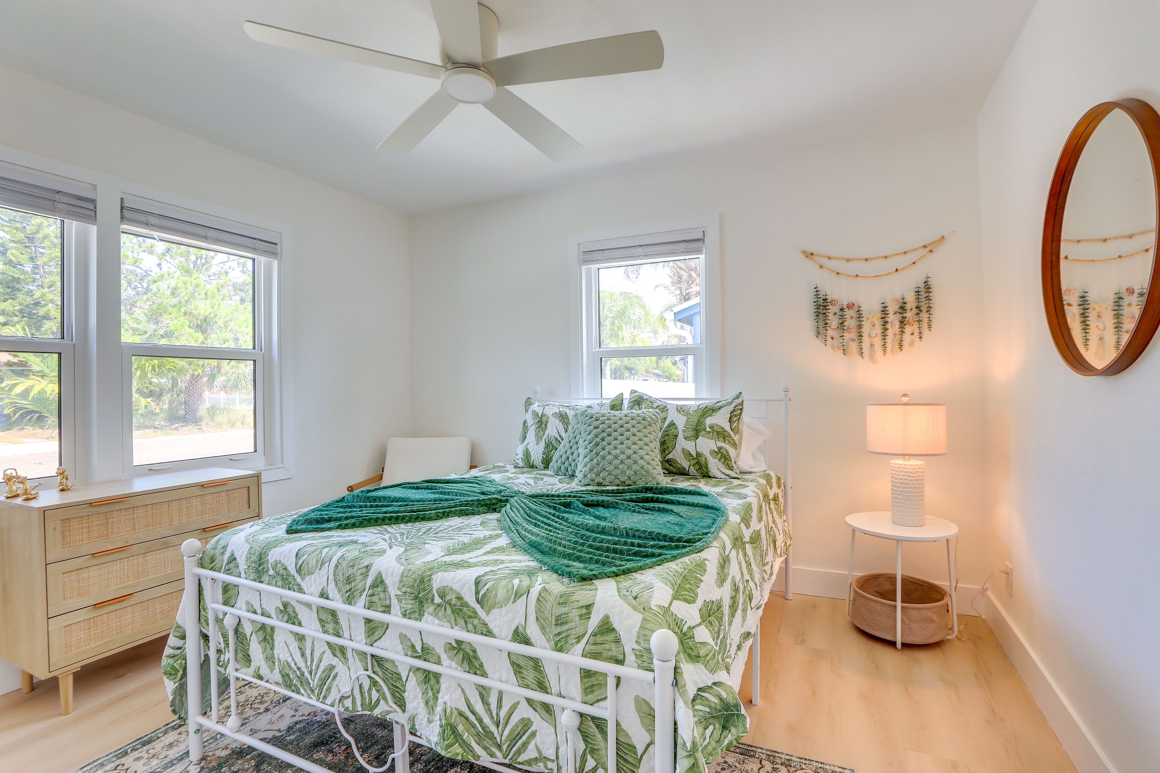 Bedroom 2 | Queen Bed | Smart TV