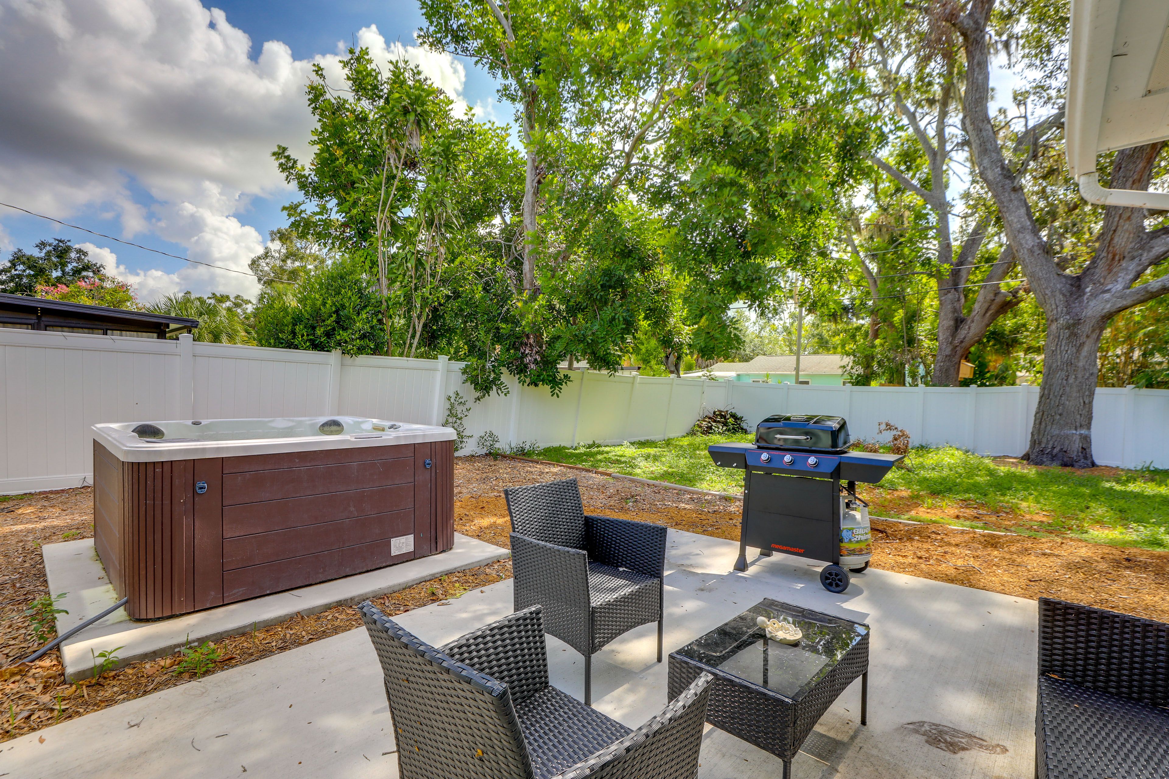 Private Backyard | Gas Grill (Propane Provided) | Outdoor Shower