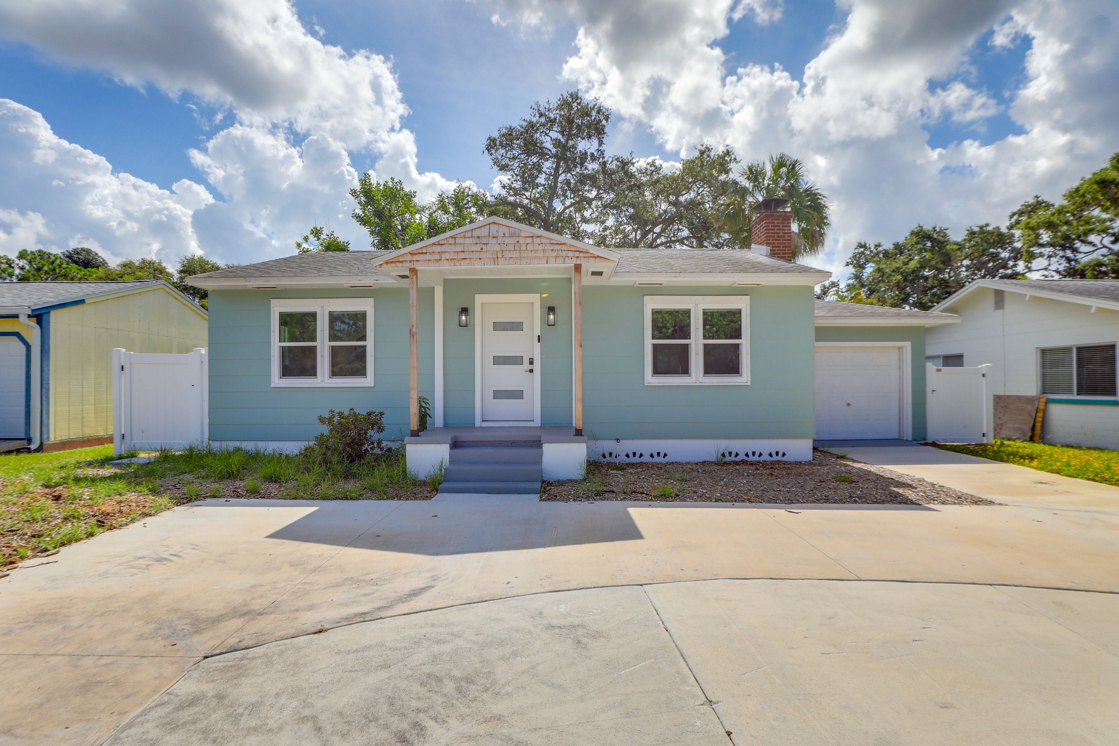 Exterior | Driveway (2 Vehicles)