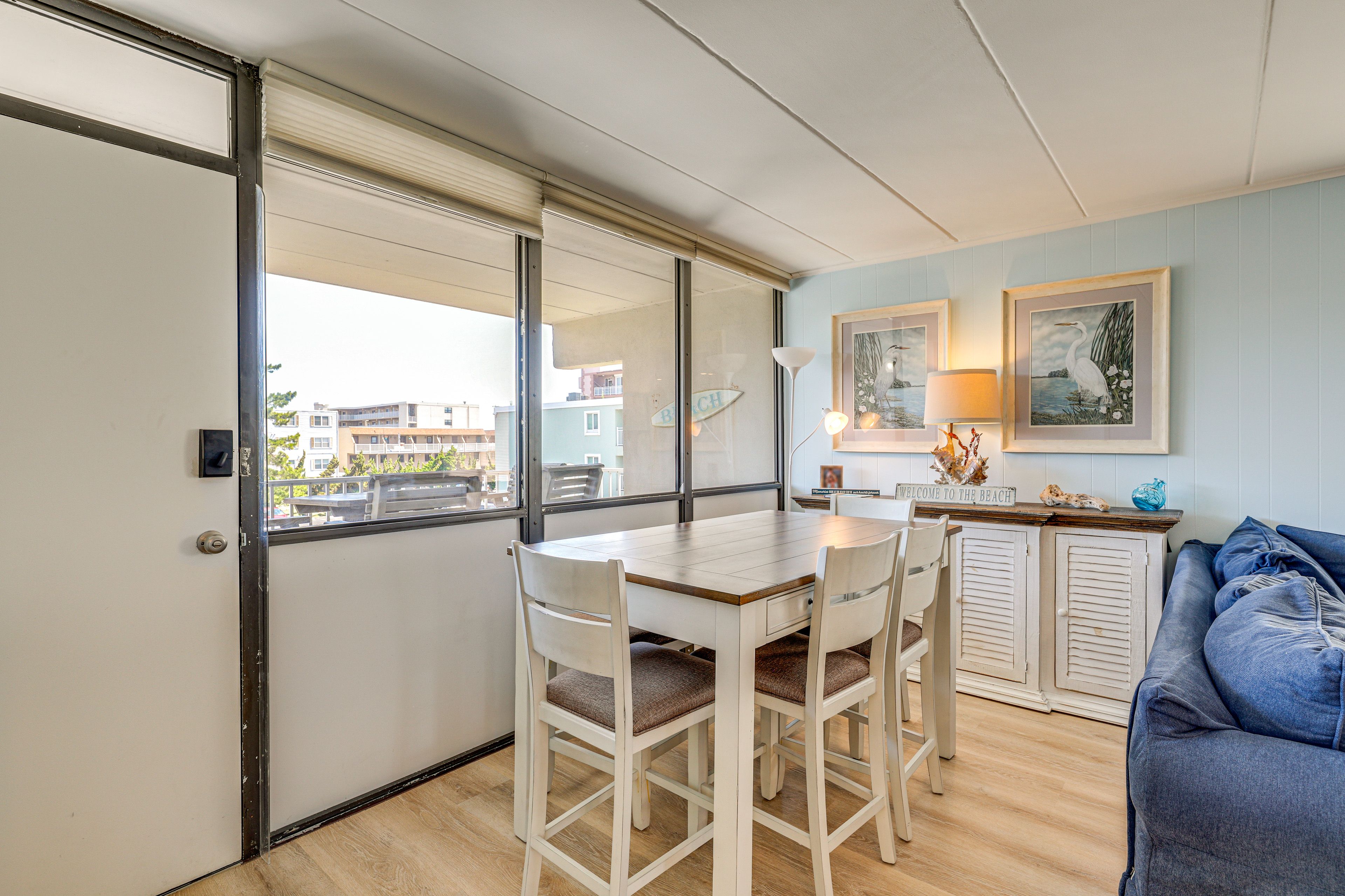 Dining Area | Dishware & Flatware | Central A/C | Electric Heat