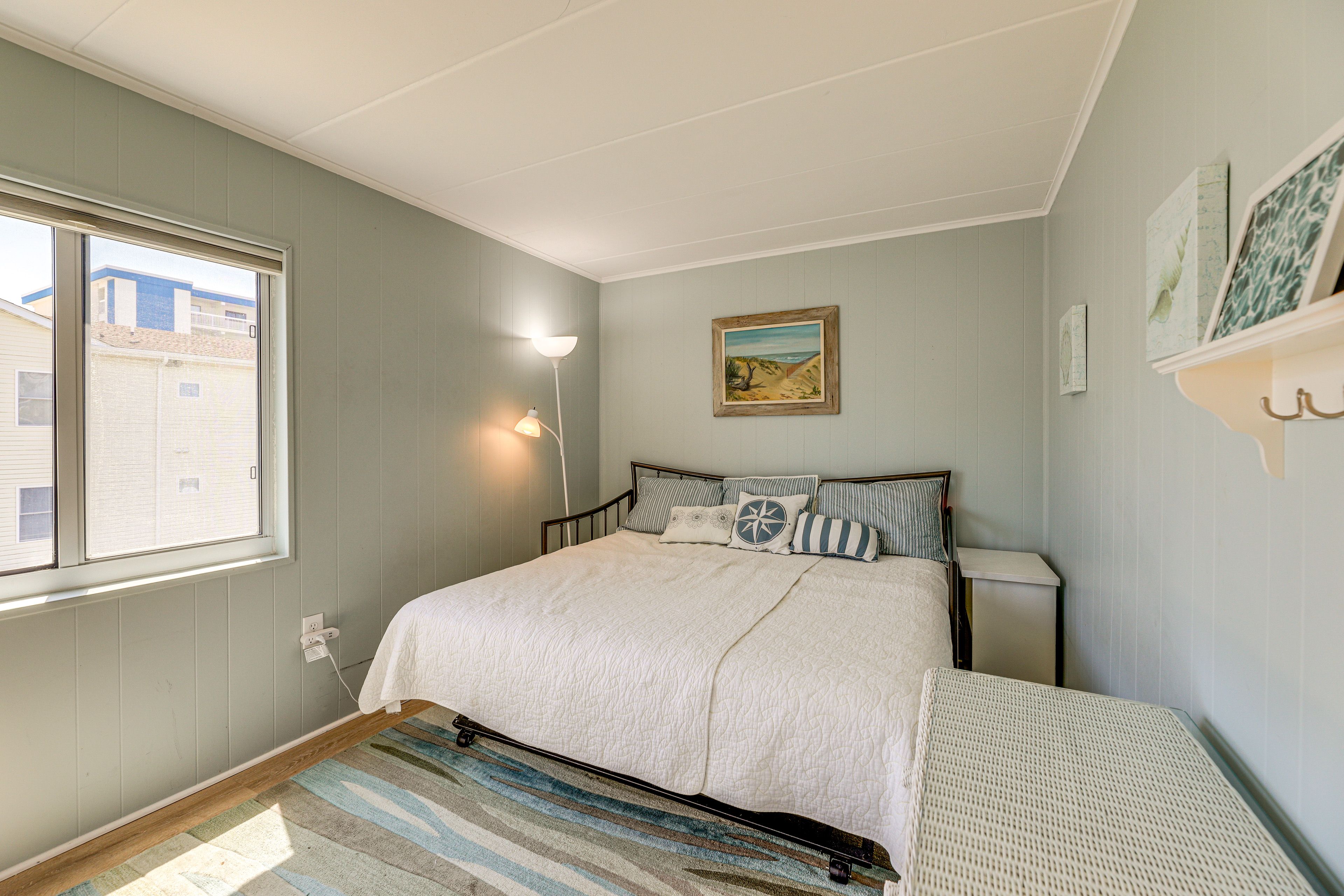 Bedroom 3 | Queen Bed w/ Twin Trundle