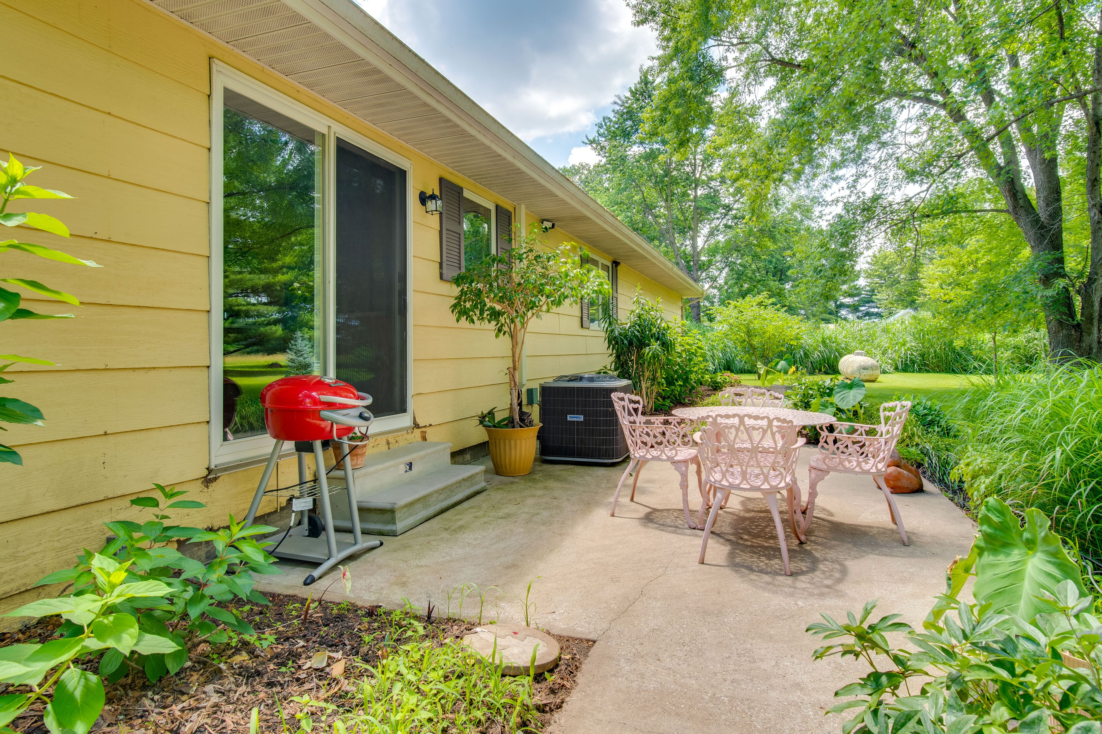 Patio | Outdoor Dining | Infrared Grill