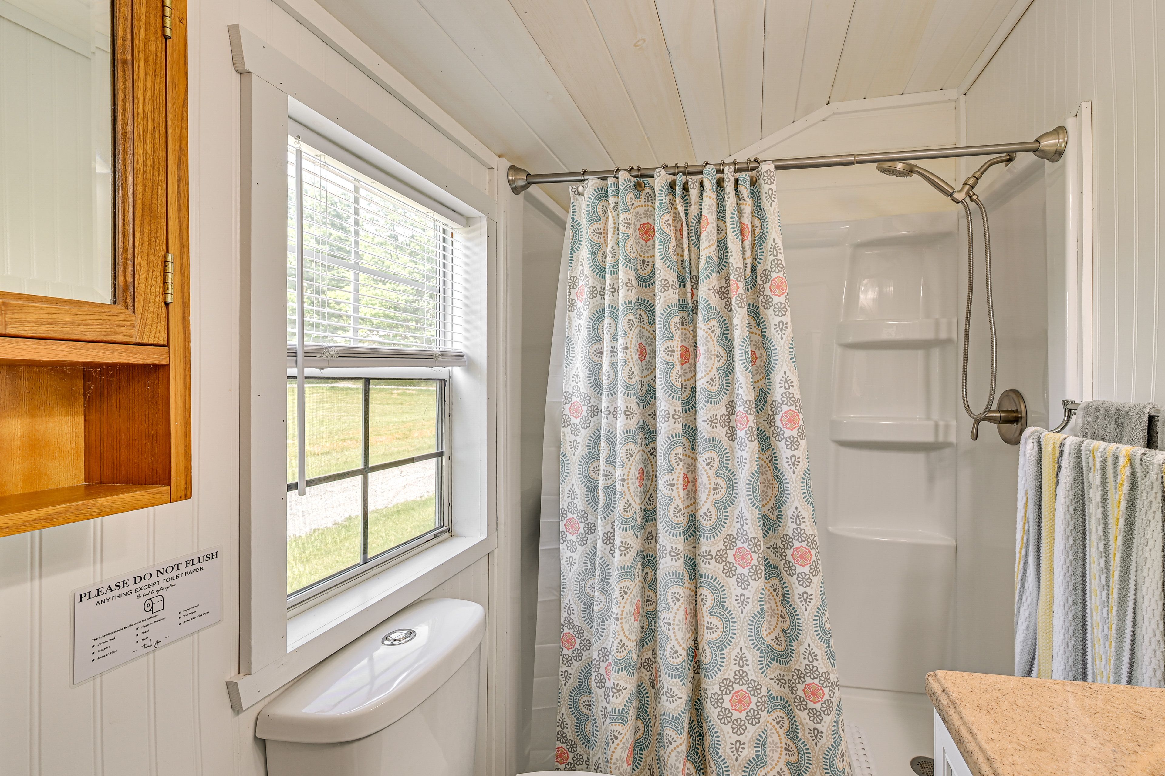 Full Bathroom | Complimentary Toiletries | Towels Provided