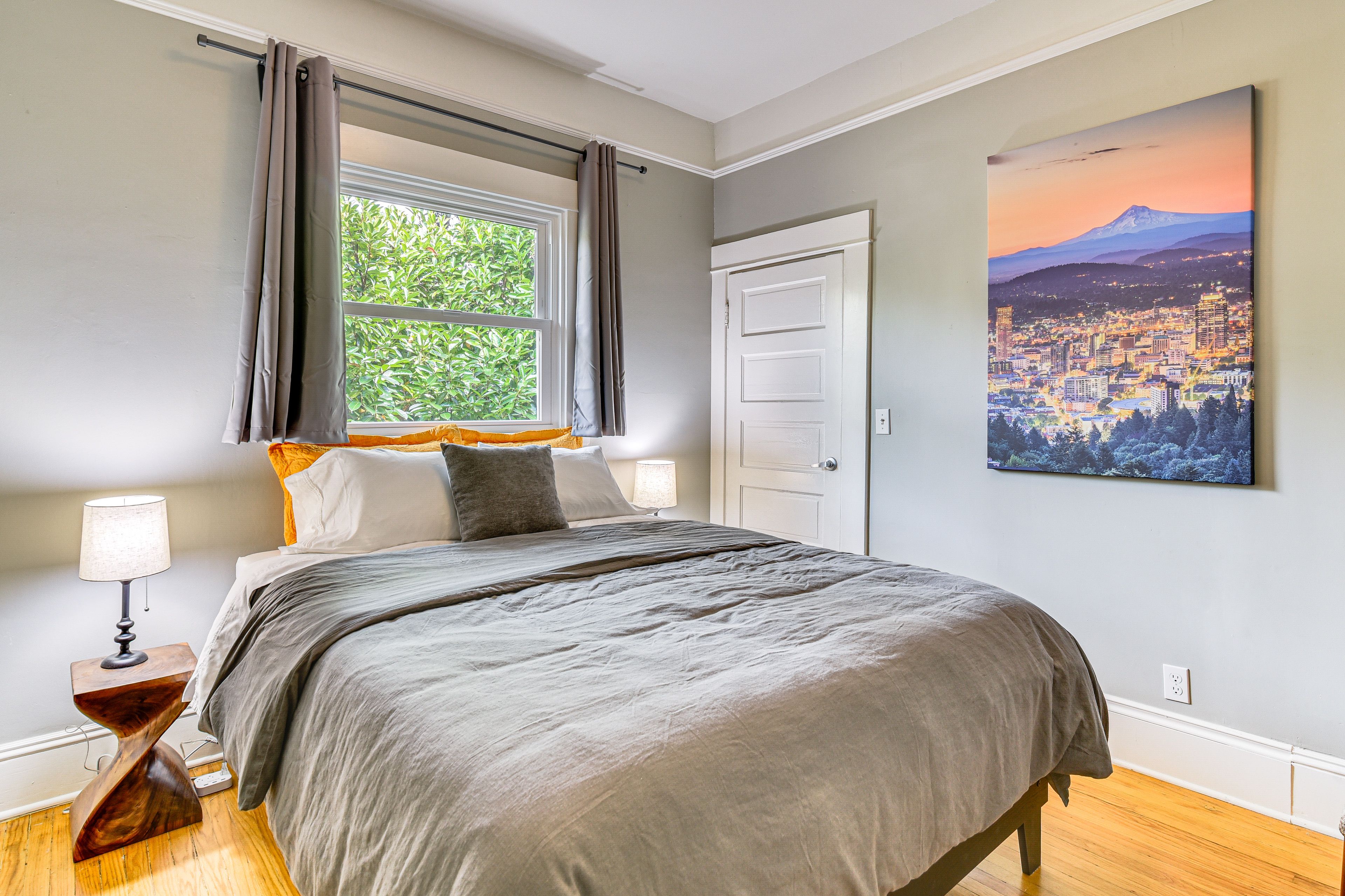 Bedroom 3 | Queen Bed