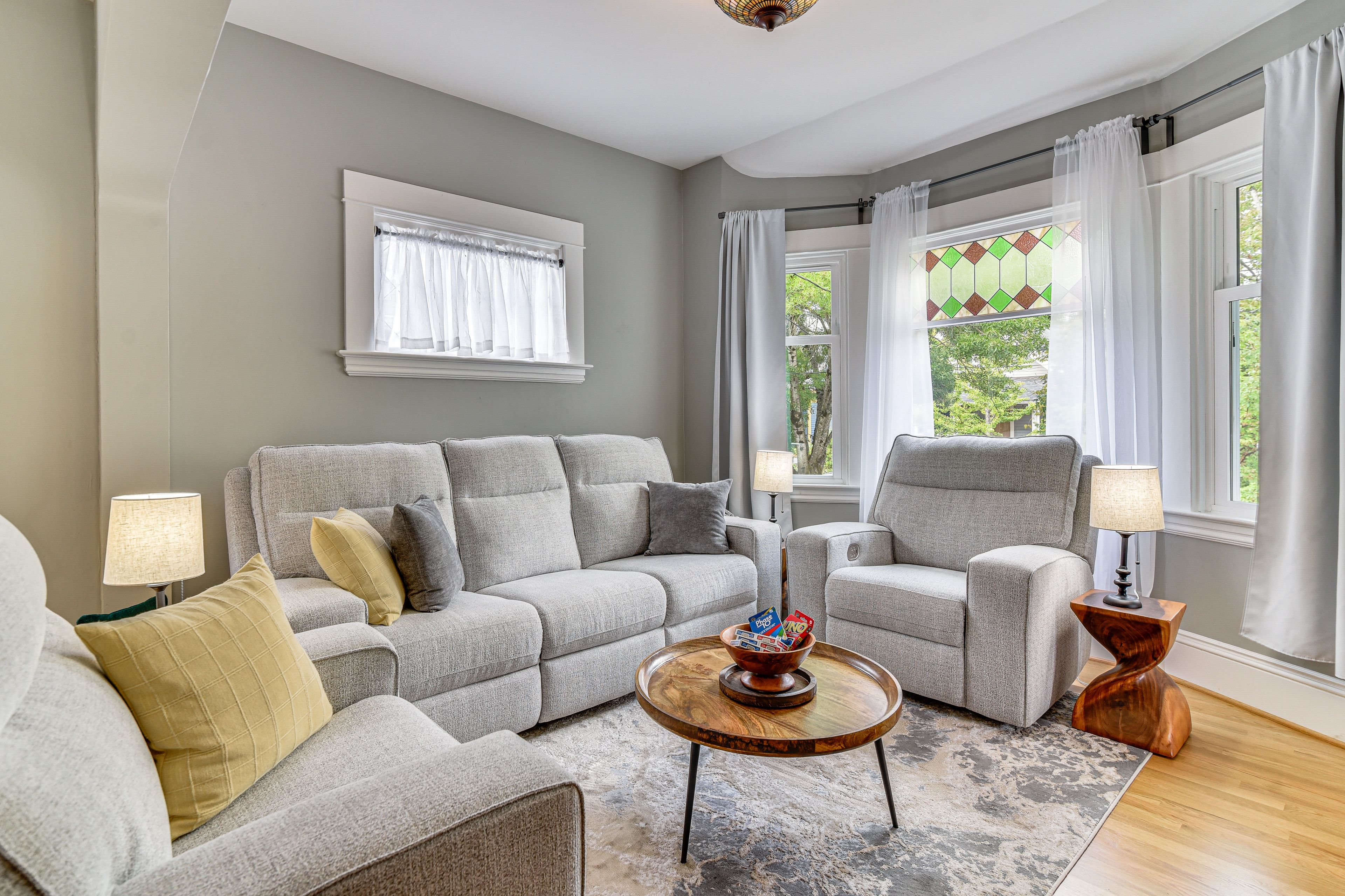 Living Room | Central A/C & Heat | Smart TV | Free WiFi