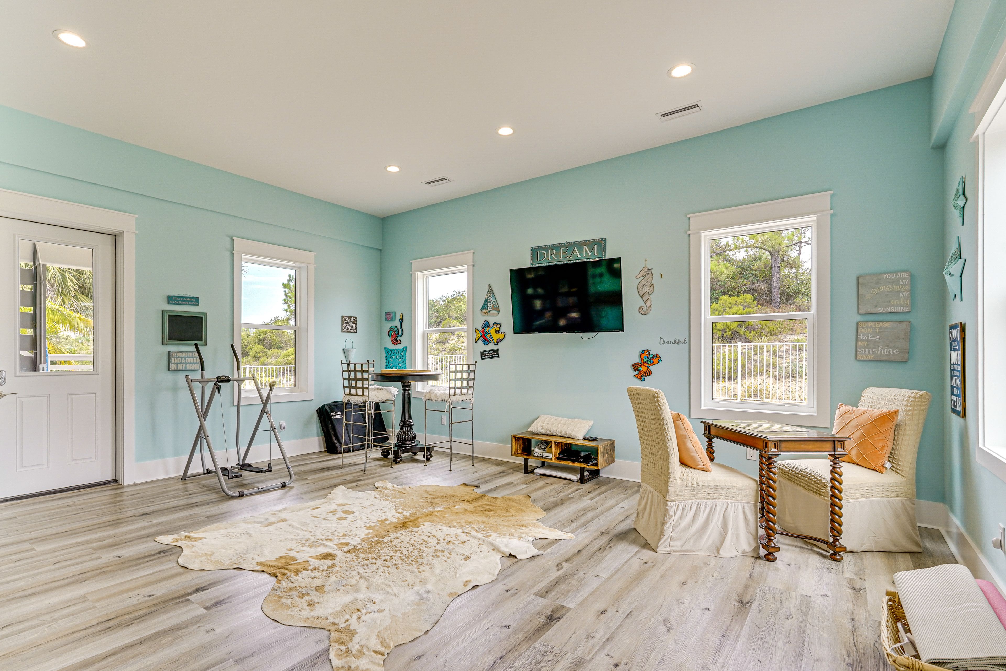 Living Area | Smart TV | Dining Table | 1st Floor