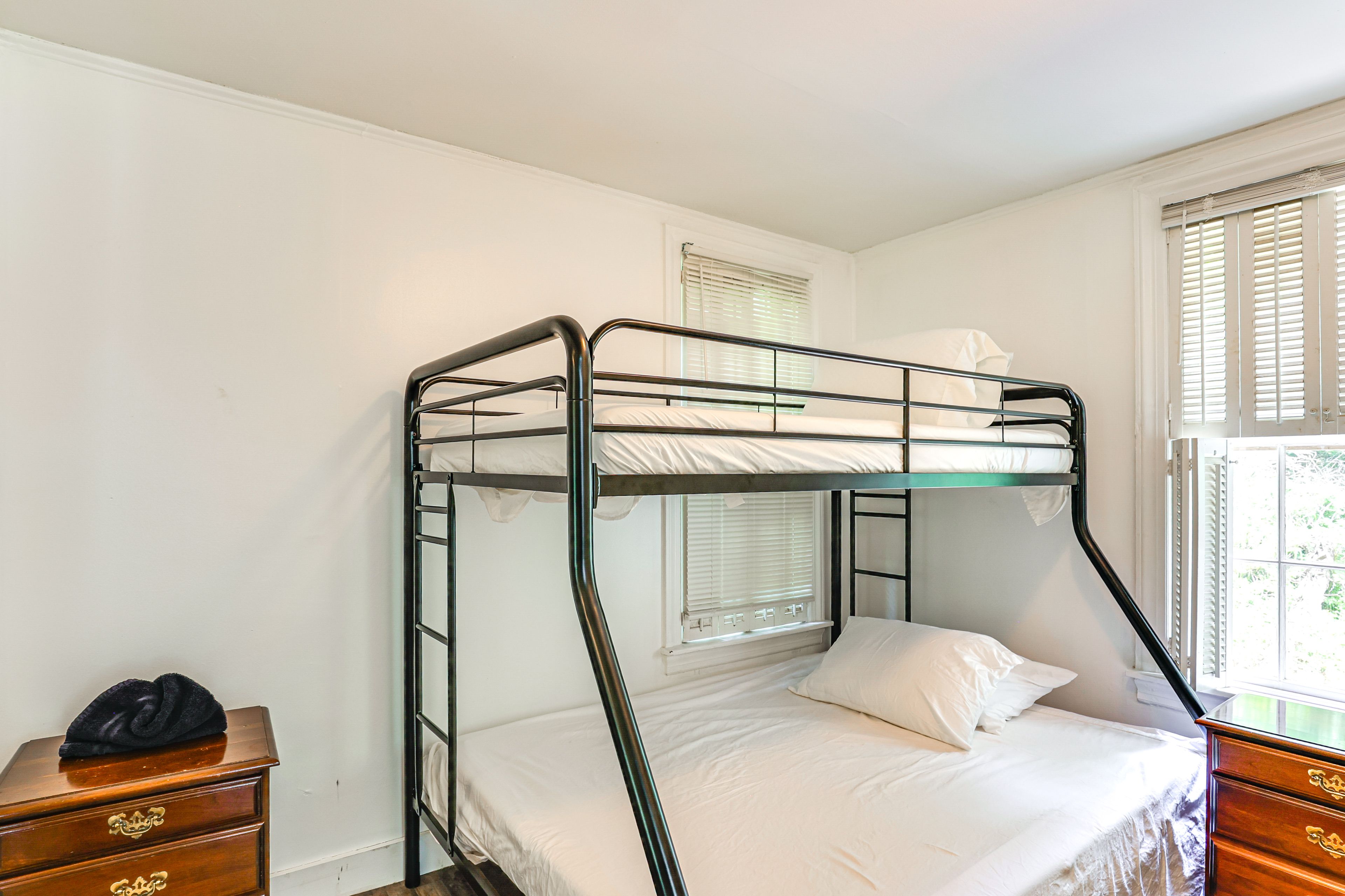 Bedroom 2 | 1st Floor | Full/Queen Bunk Bed | Linens Provided