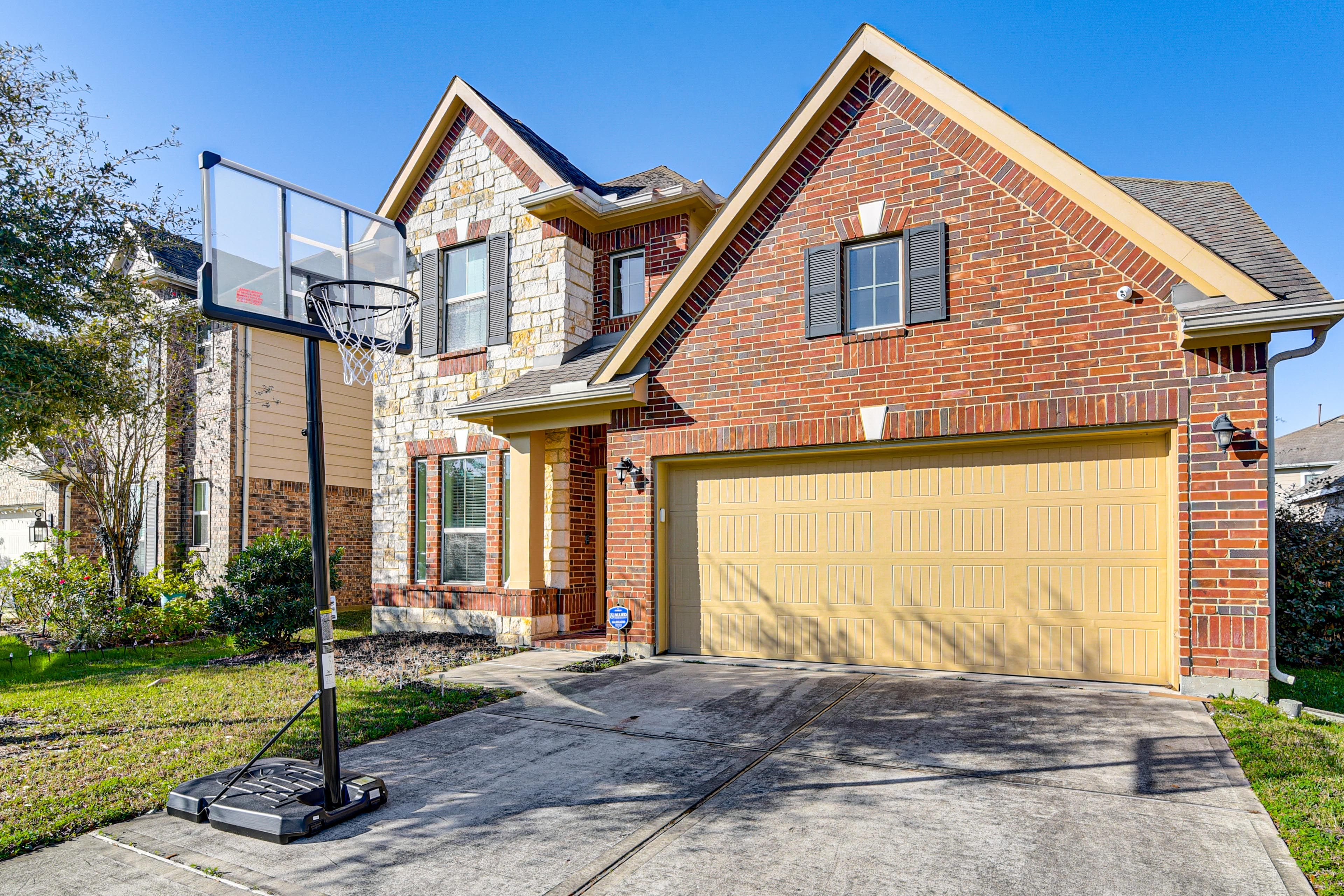 House Exterior | Basketball Hoop