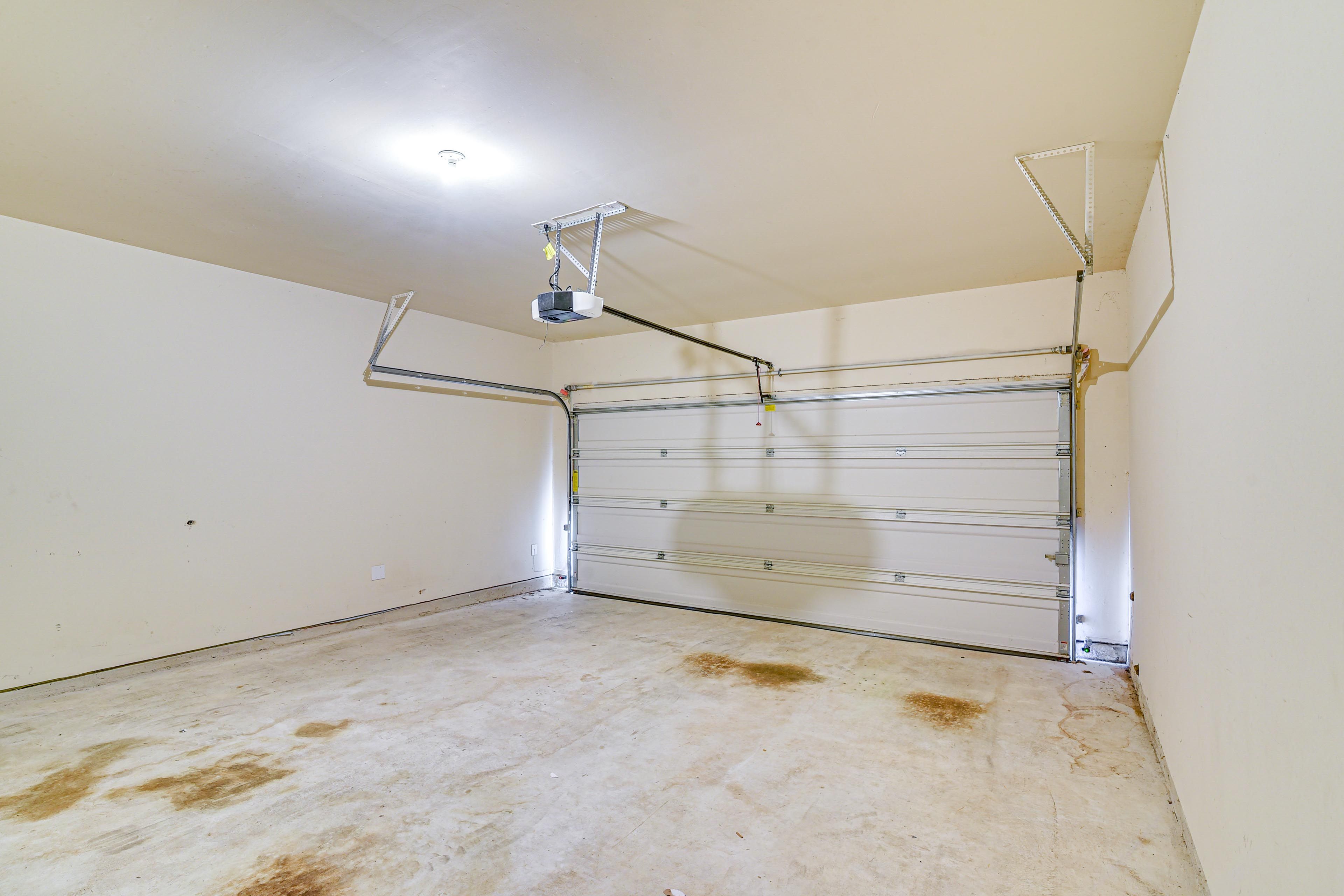 Parking | Garage (2 Vehicles) | Driveway (2 Vehicles)