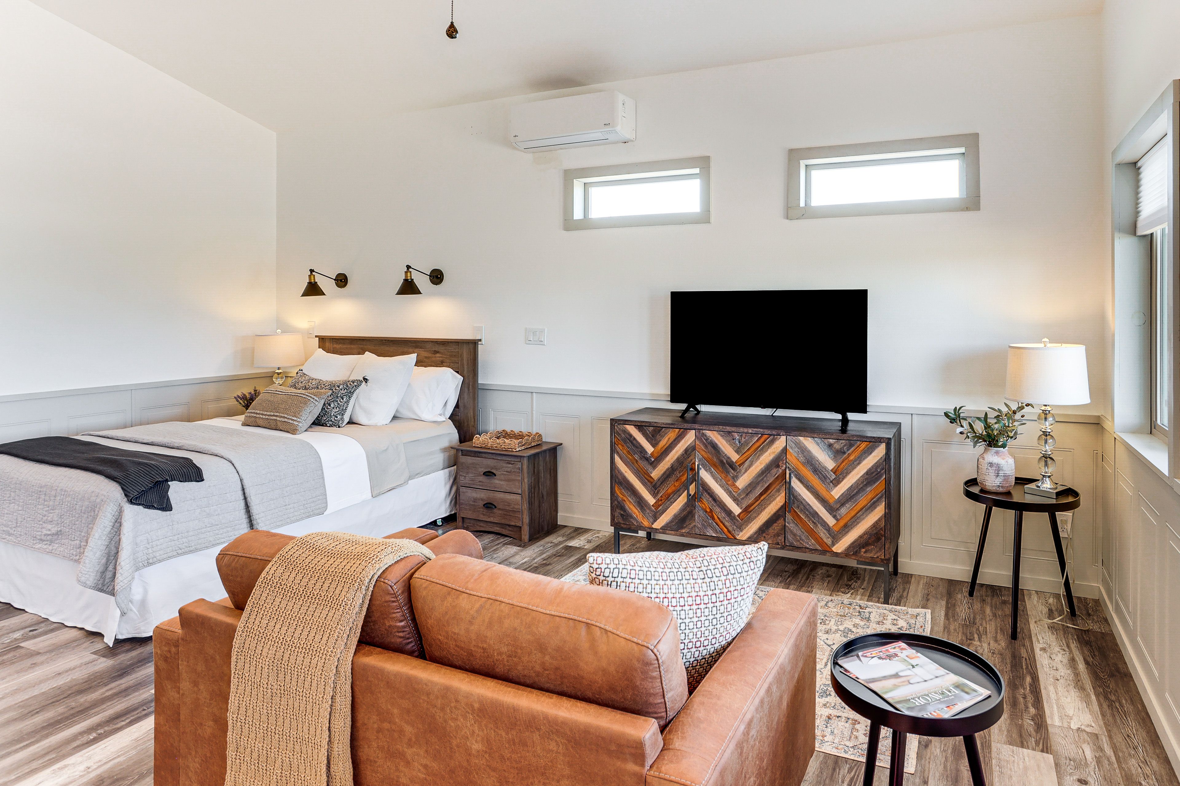 Studio | Queen Bed