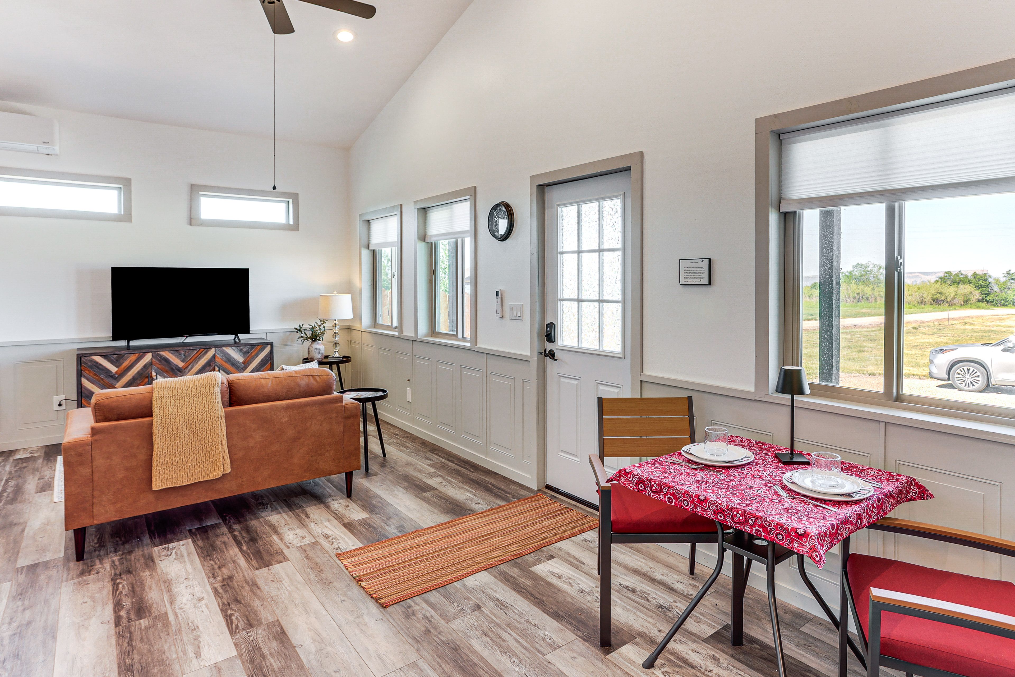 Dining Area | Dishware/Flatware Provided