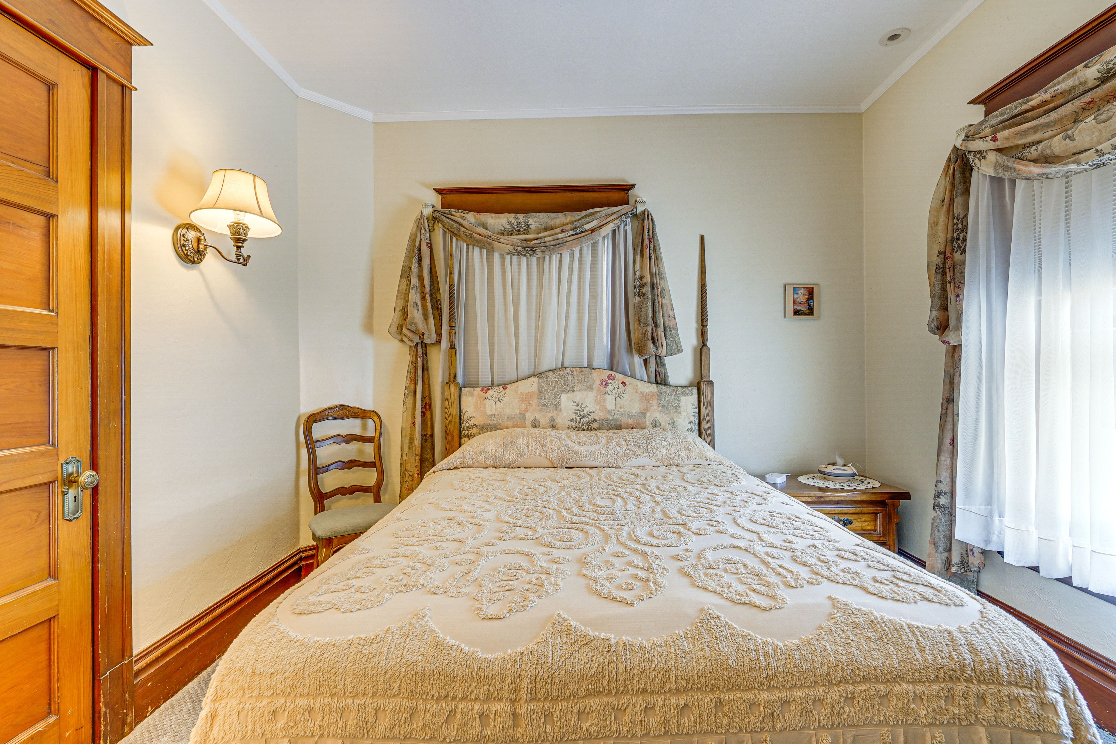 Bedroom 2 | Queen Bed | 2nd Floor