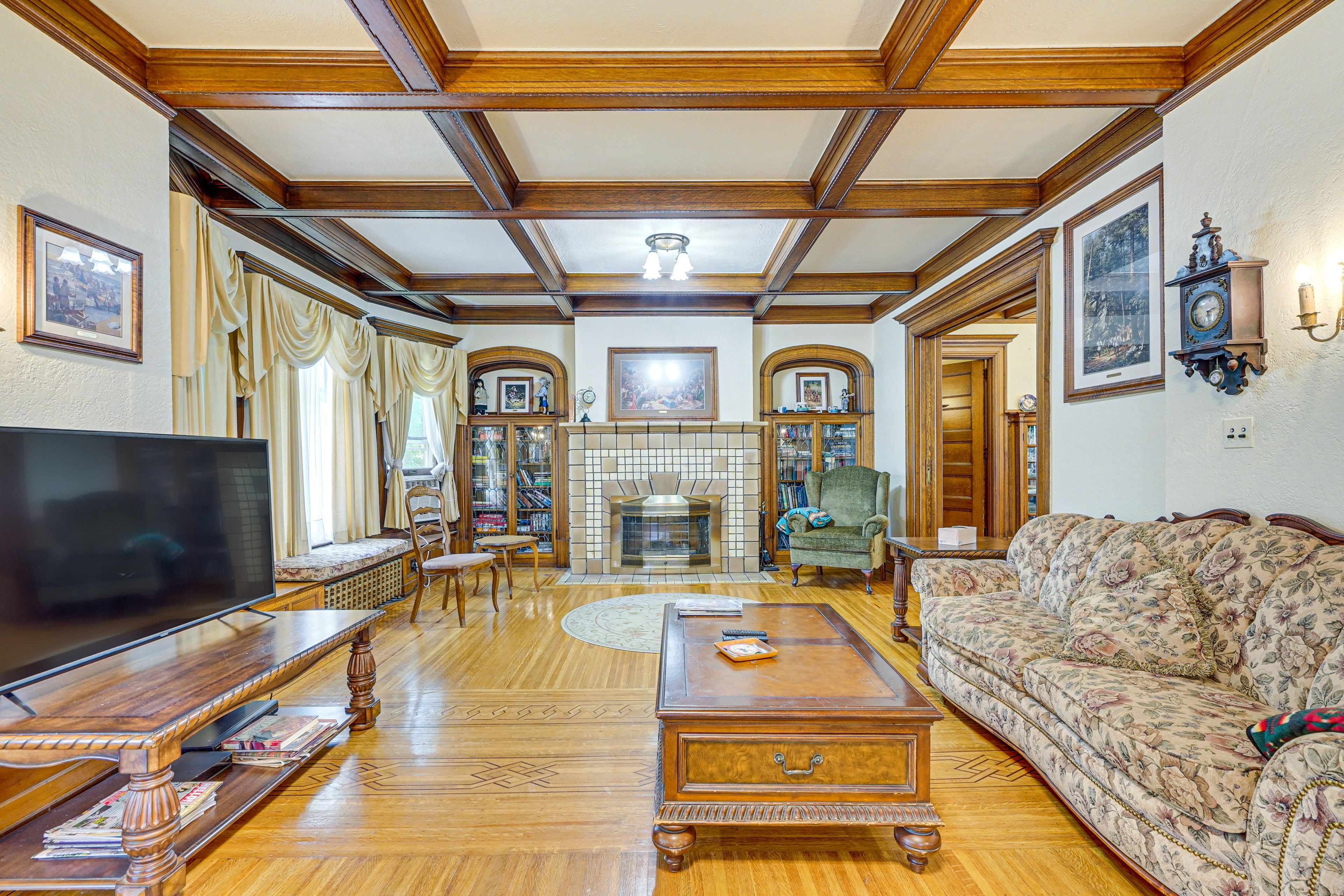 Living Room | Smart TV | Free WiFi | 1st Floor