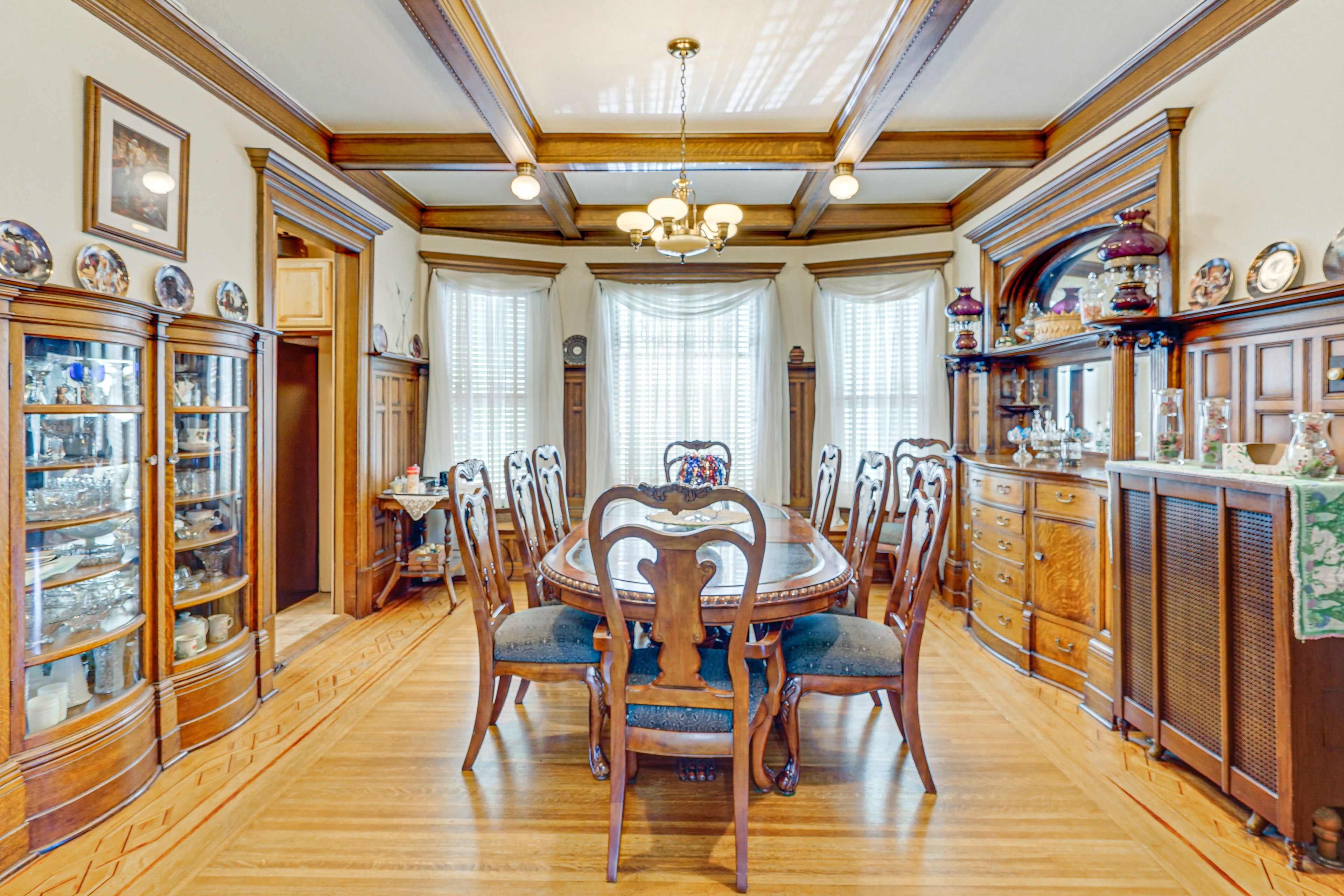 Dining Room | Dishware/Flatware Provided | 1st Floor