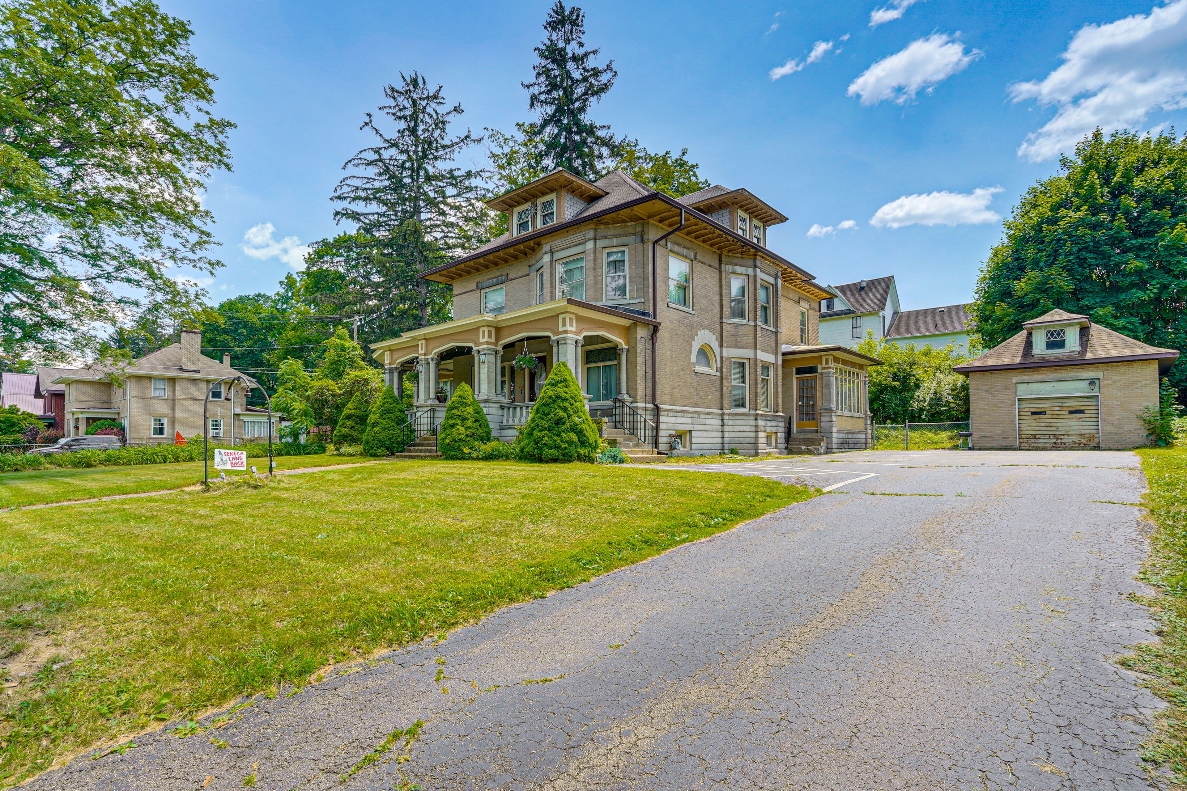 Parking | Driveway (5 Vehicles)