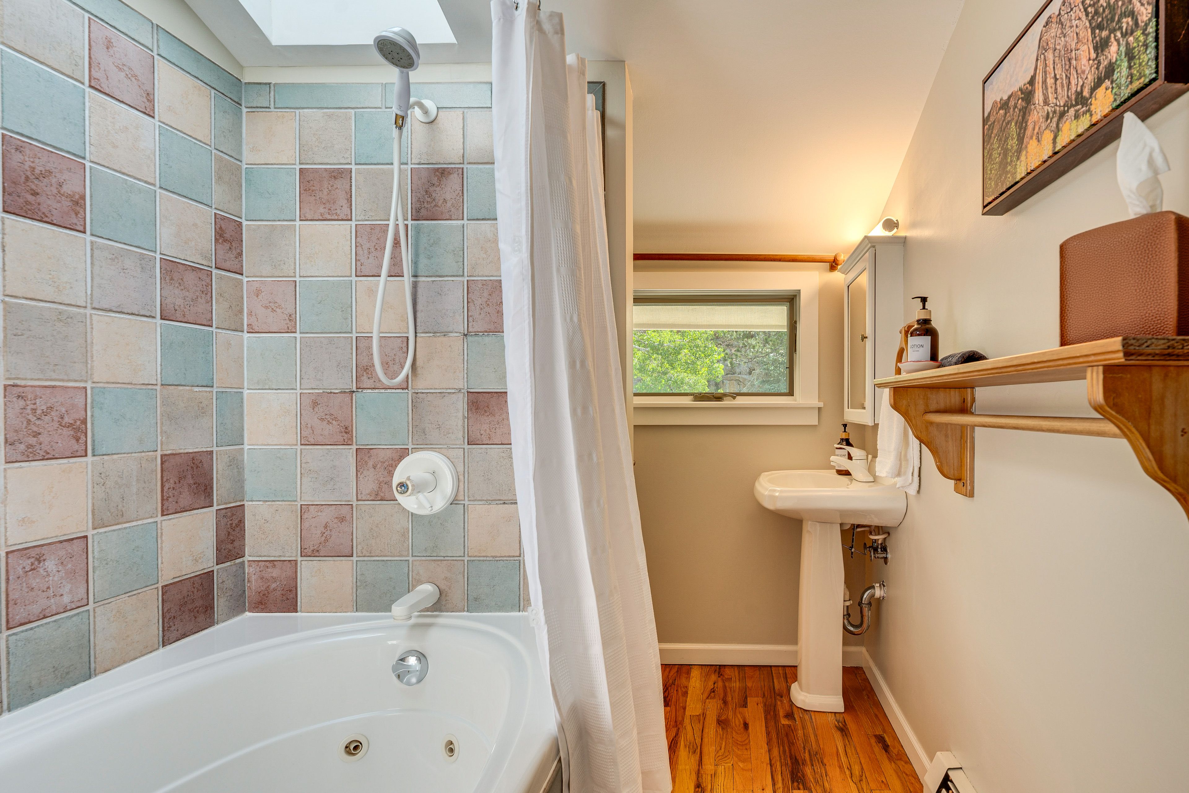 Full Bathroom | 2nd Floor