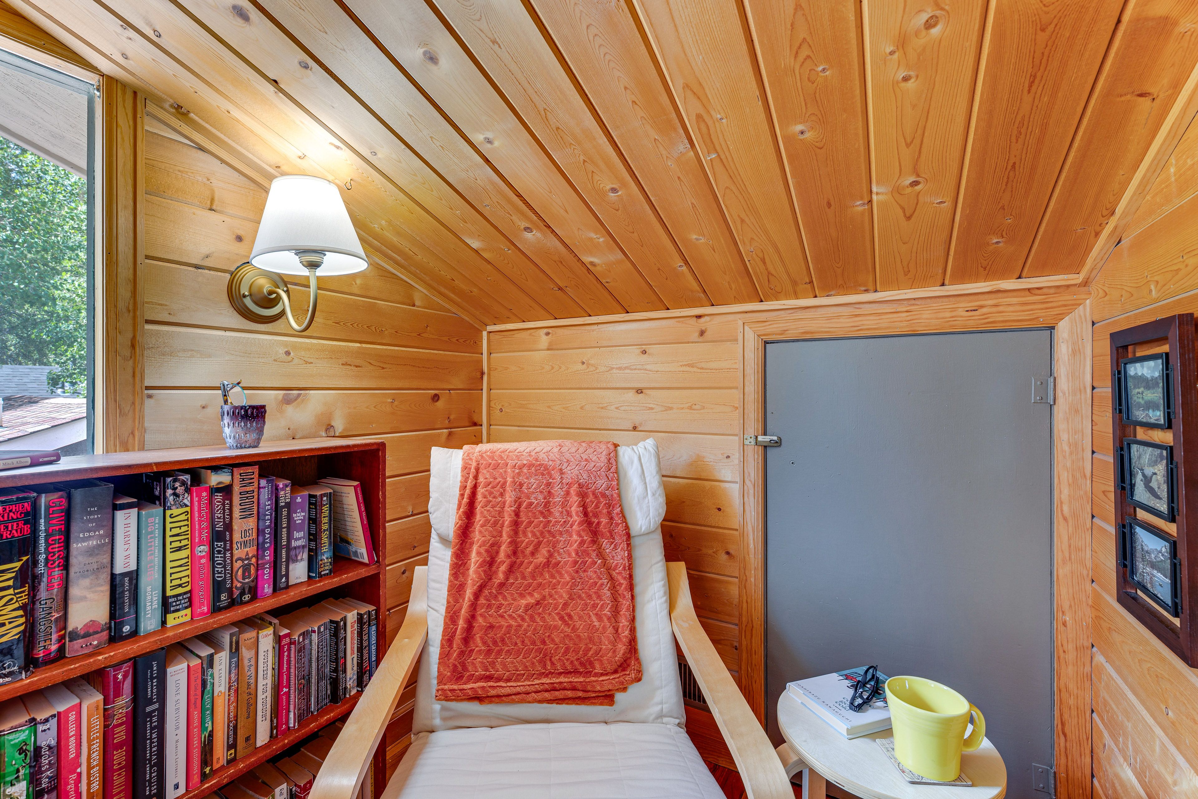 Reading Nook | 2nd Floor