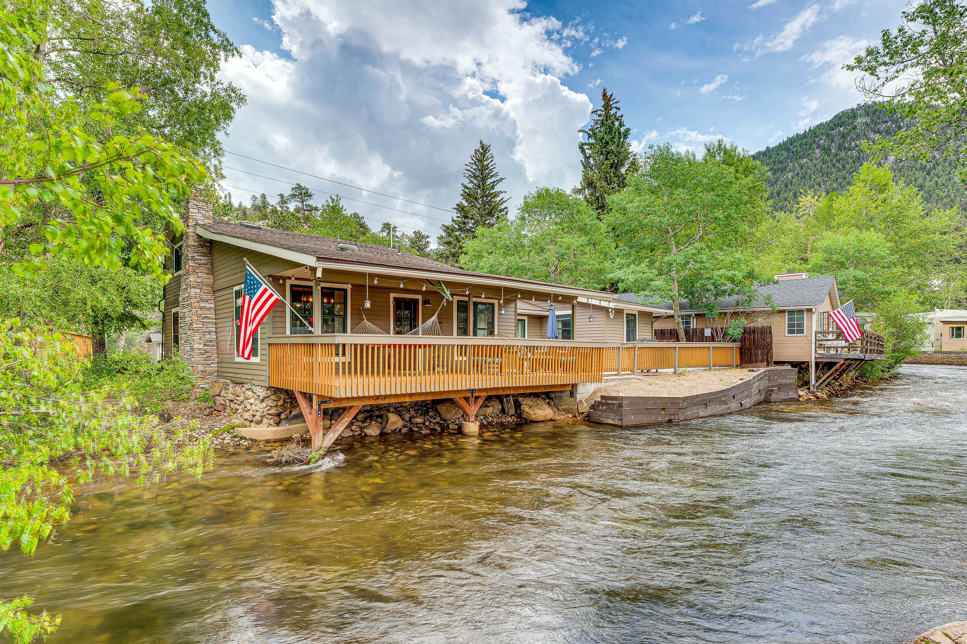 Estes Park Vacation Rental | 4BR | 2BA | 2,000 Sq Ft | 1 Step to Enter