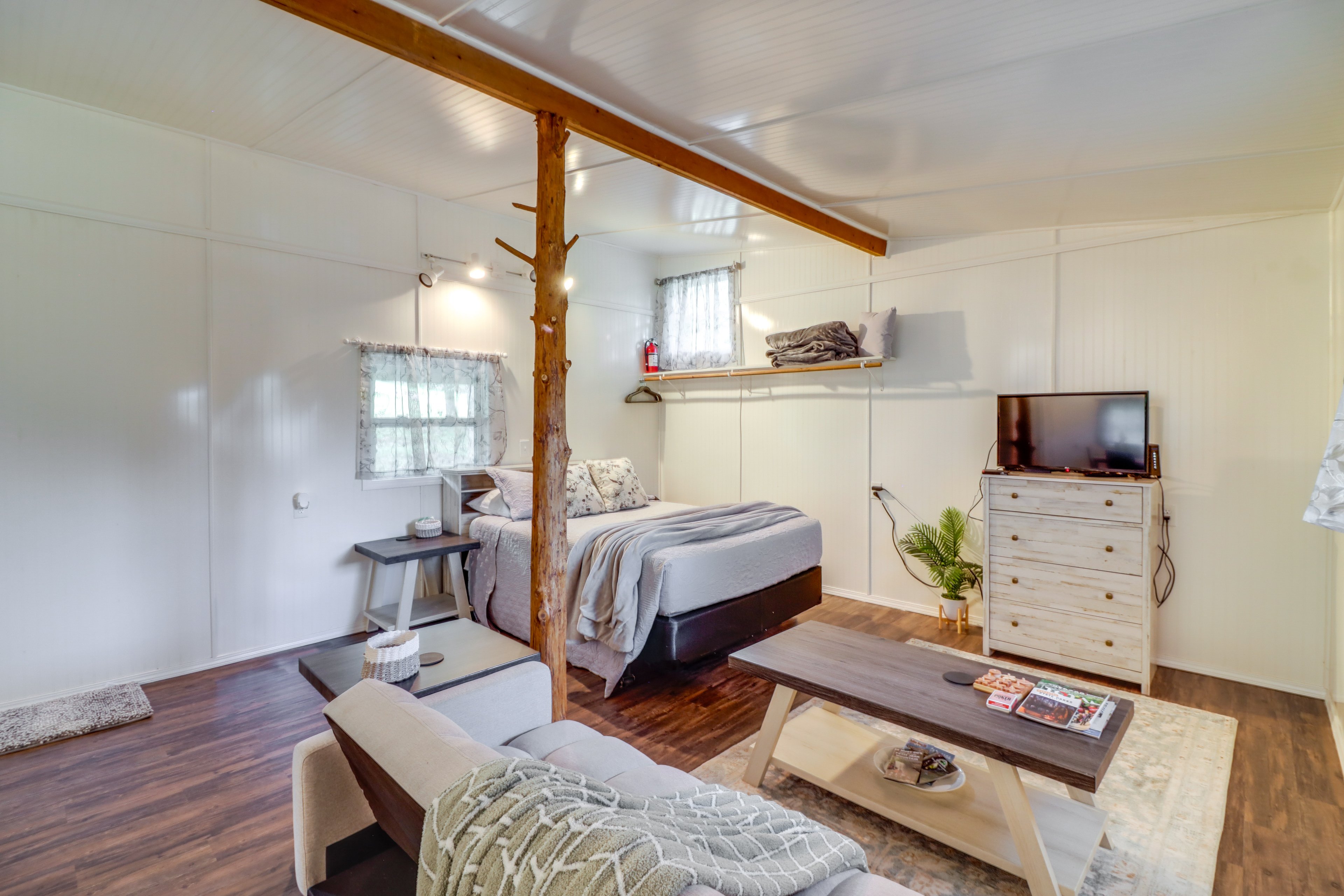 Living Area | Full Futon | Smart TV | Free WiFi | Central Air Conditioning/Heat