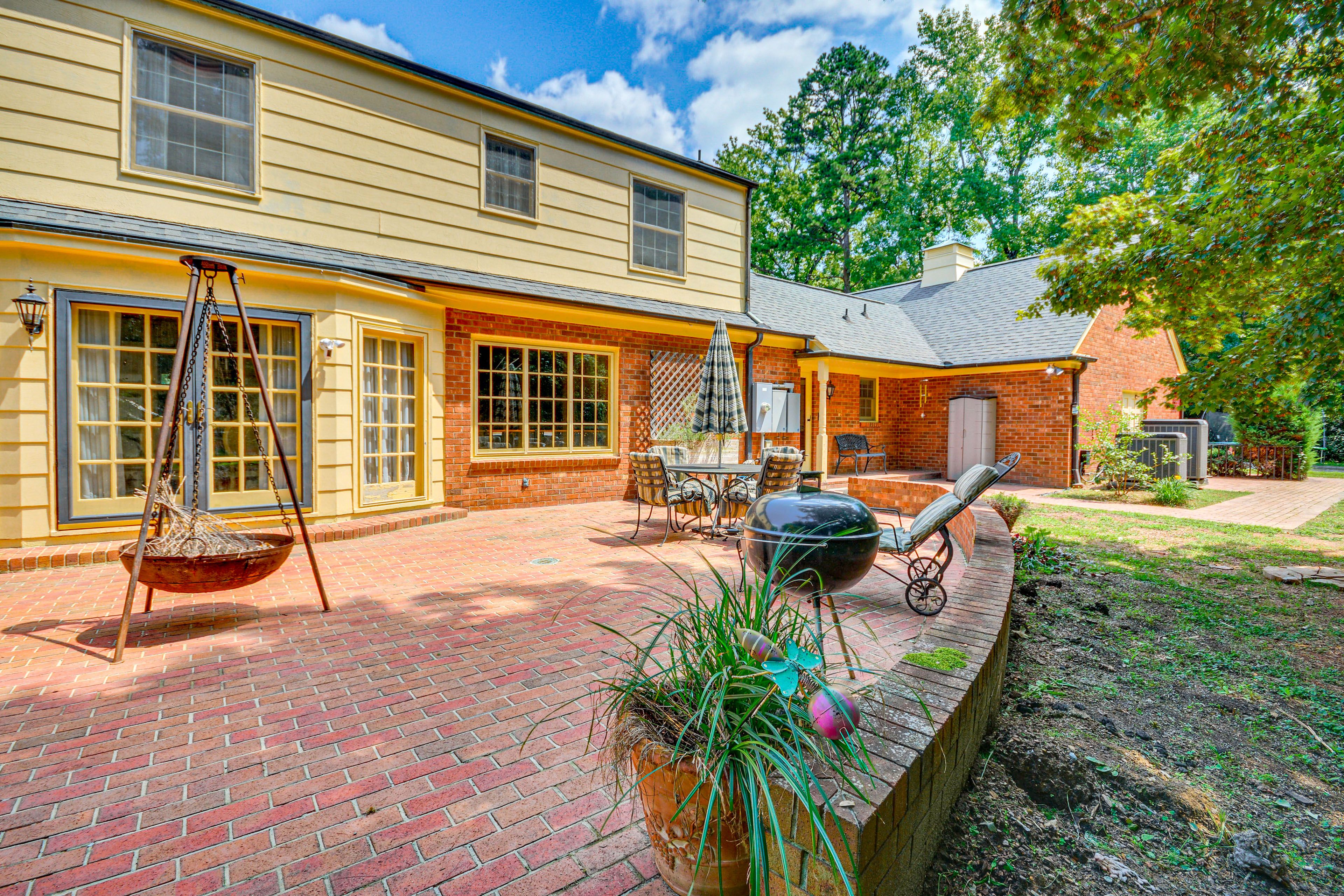 Private Patio | Charcoal Grill | Fire Pit
