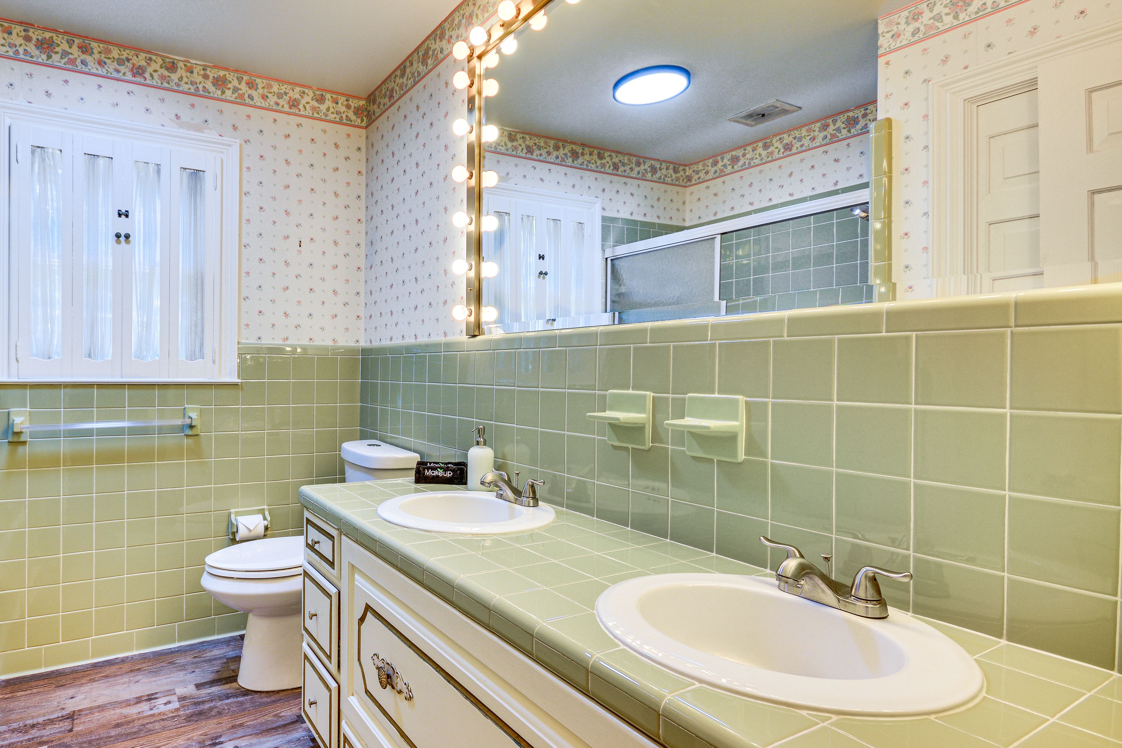 Bathroom | 2nd Floor