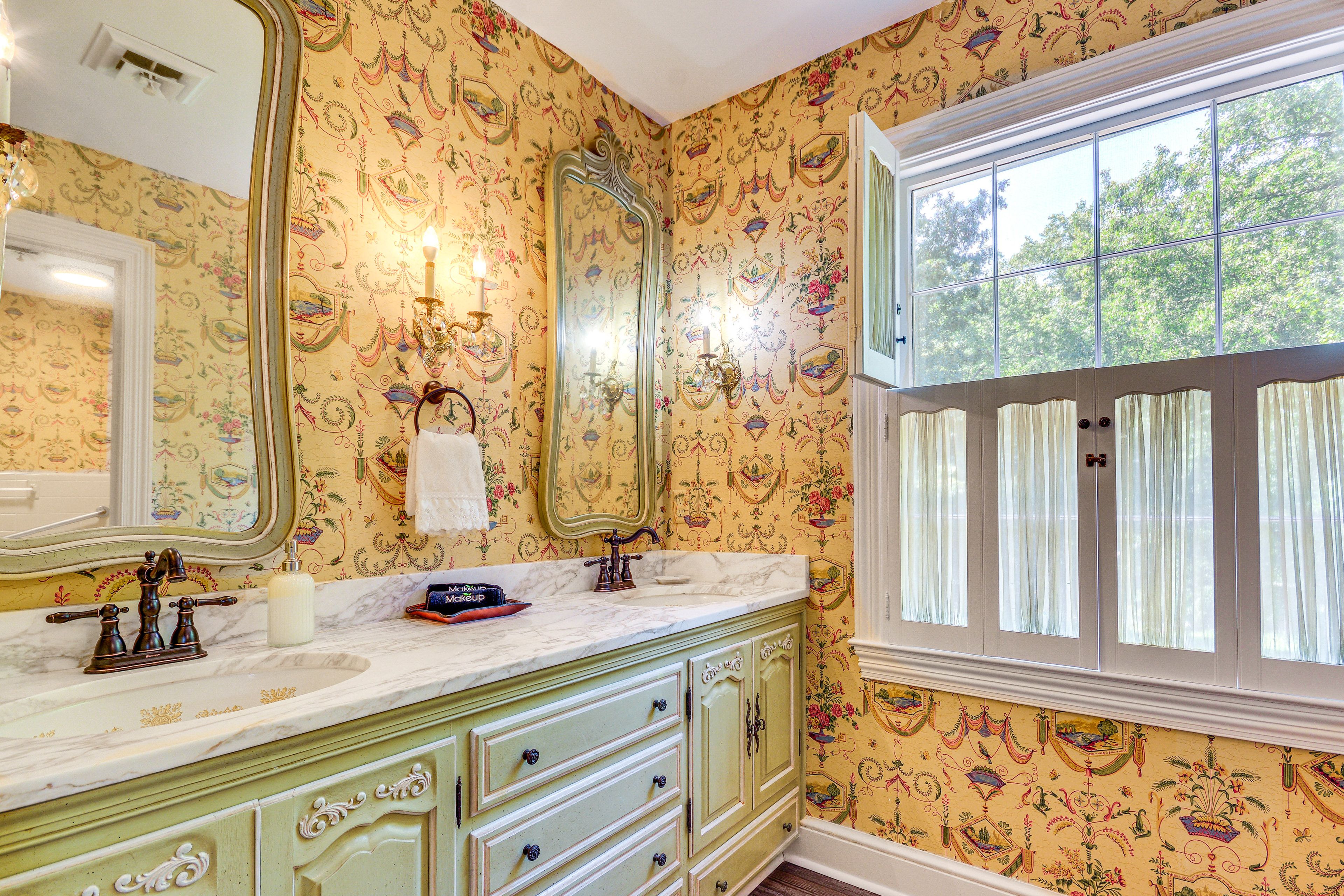 En-Suite Bathroom | 2nd Floor