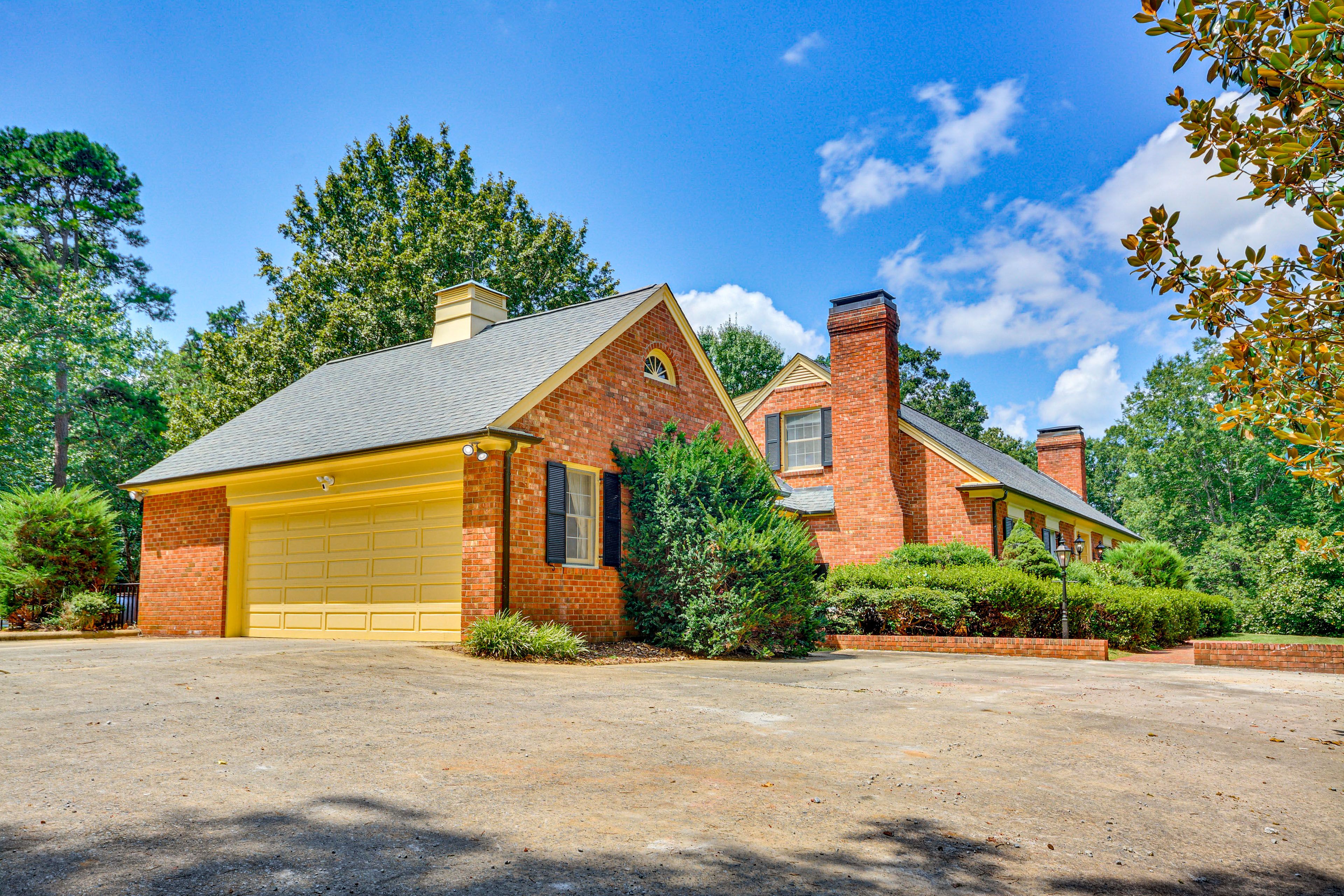 Parking | Driveway (5 Vehicles)