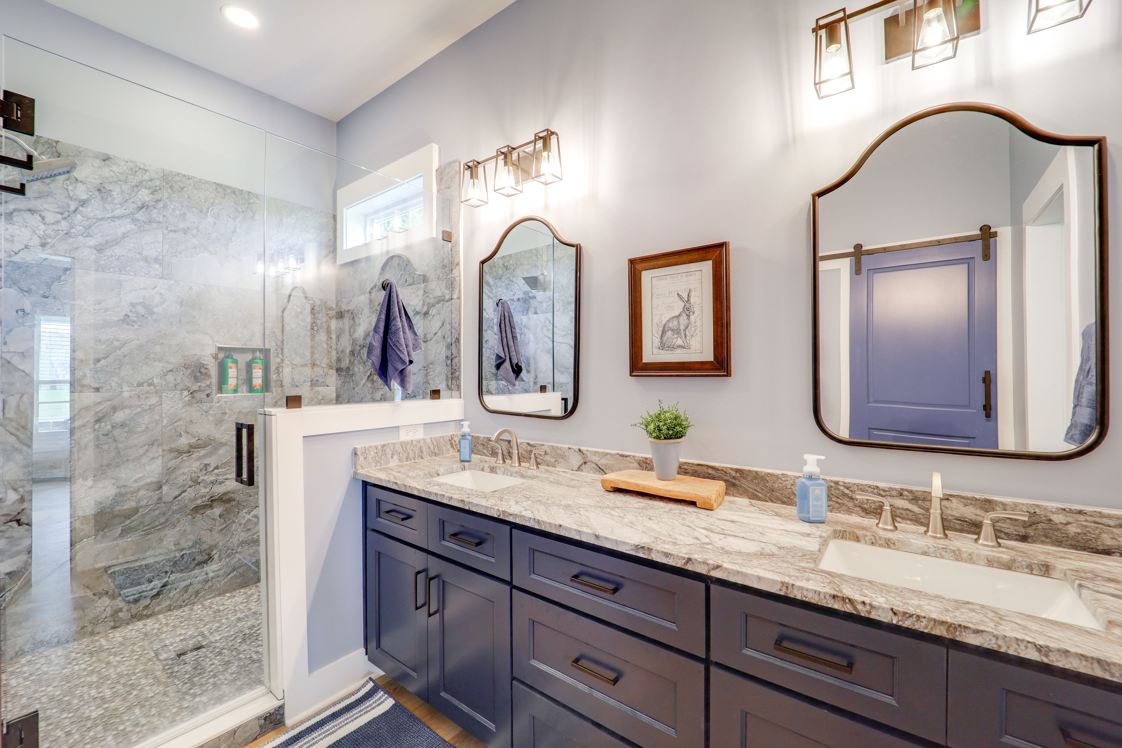 En-Suite Bathroom | Main Floor | Towels Provided