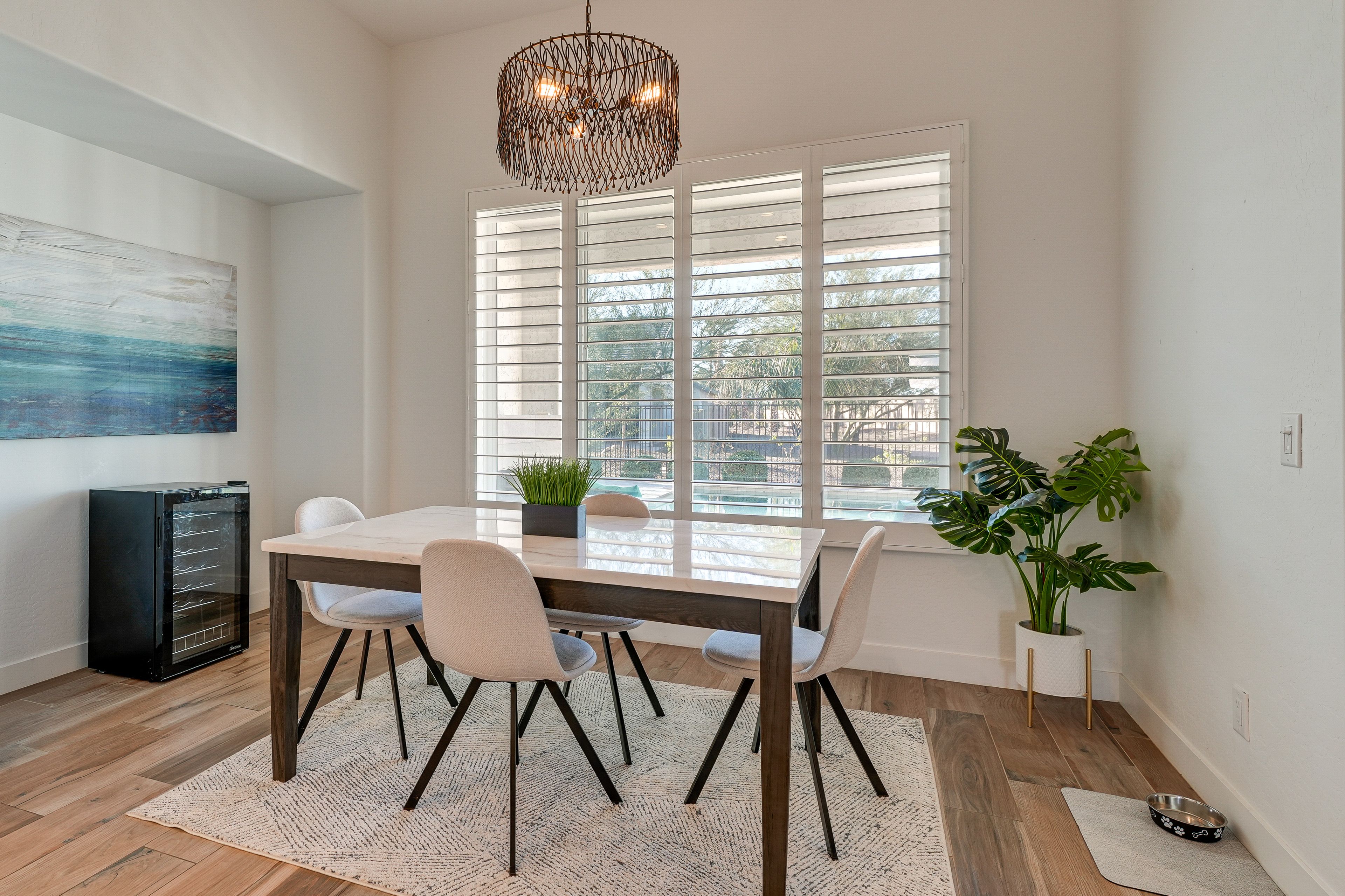 Dining Area | Dishware/Flatware Provided