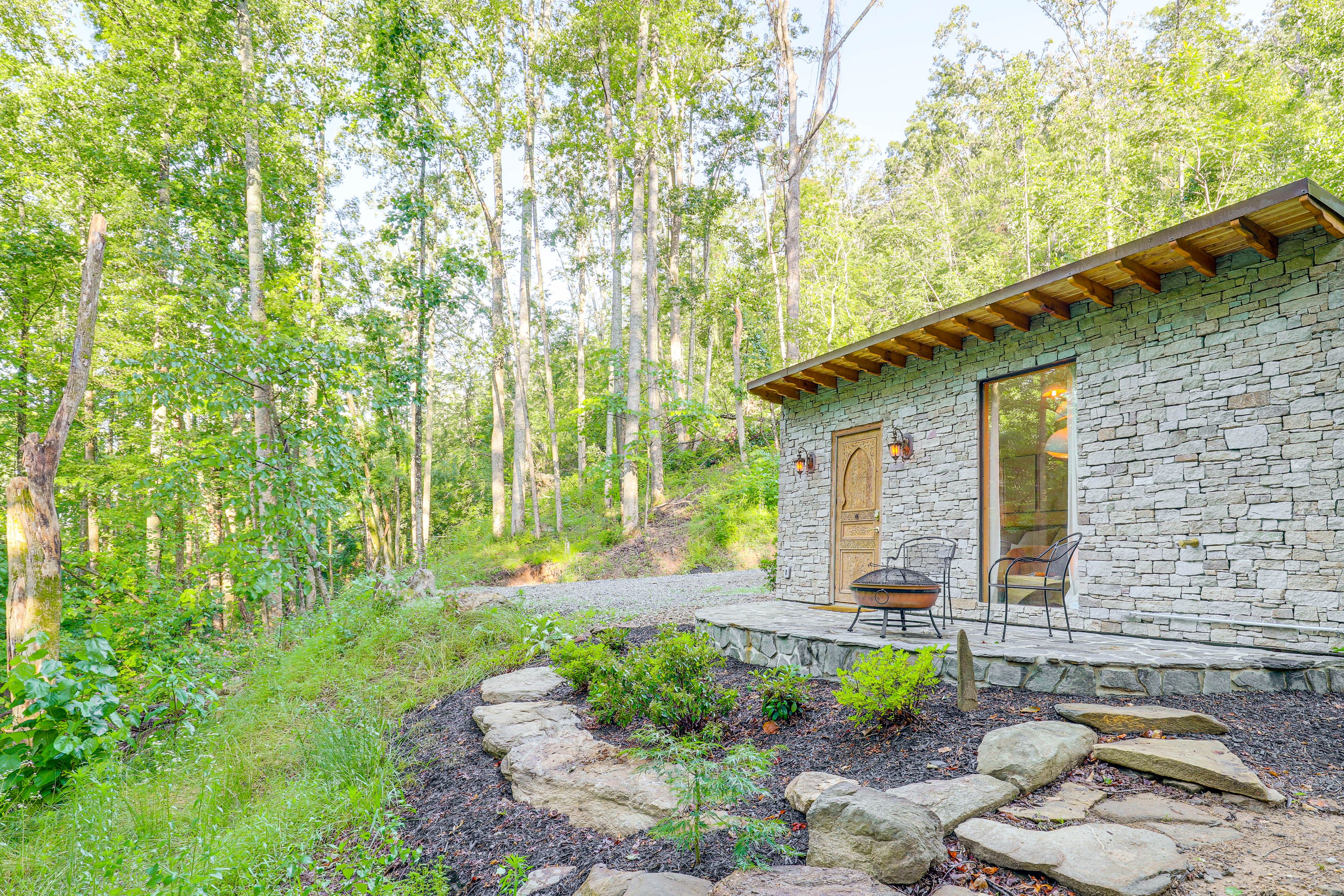 Weaverville Vacation Rental | Studio | 1BA | 270 Sq Ft | 1 Step to Enter