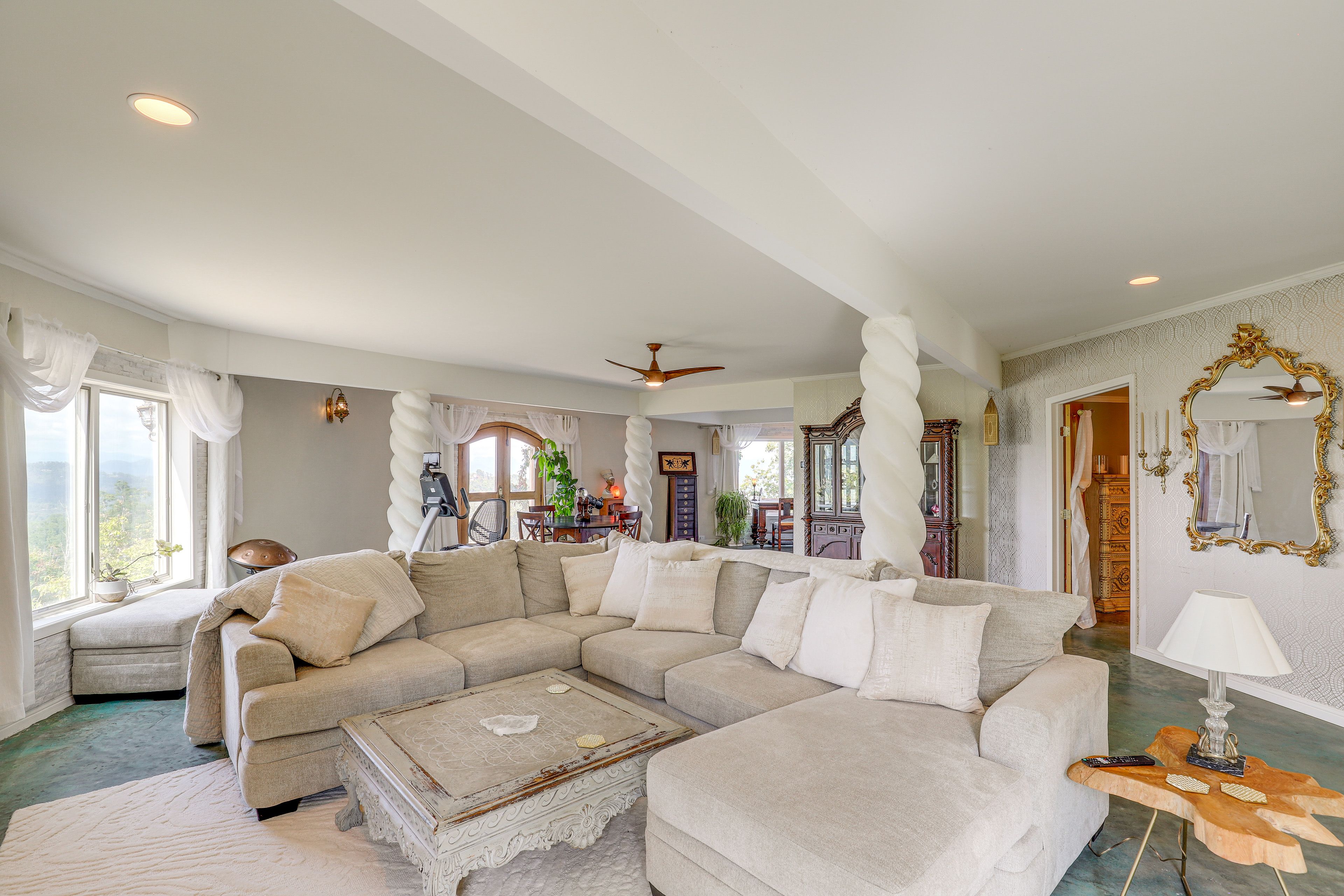 Living Room | TV | Free WiFi | Central A/C