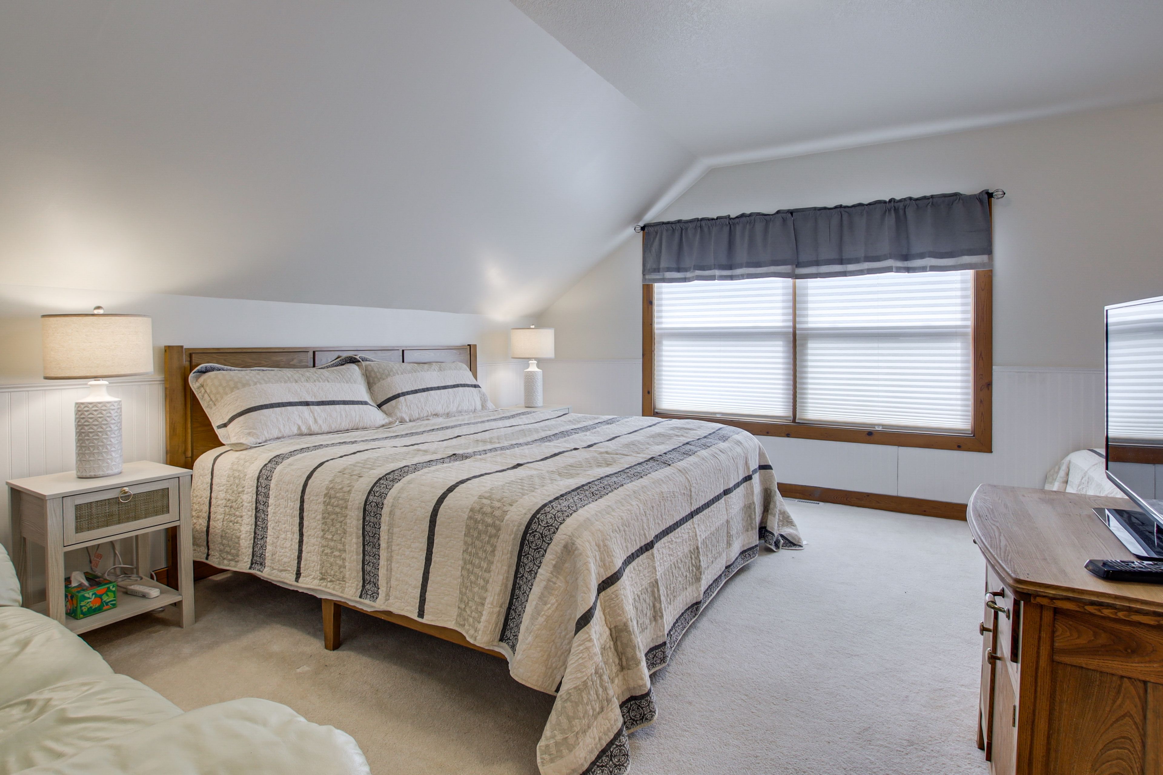 Bedroom 3 | King Bed | Twin Daybed | Upper Floor