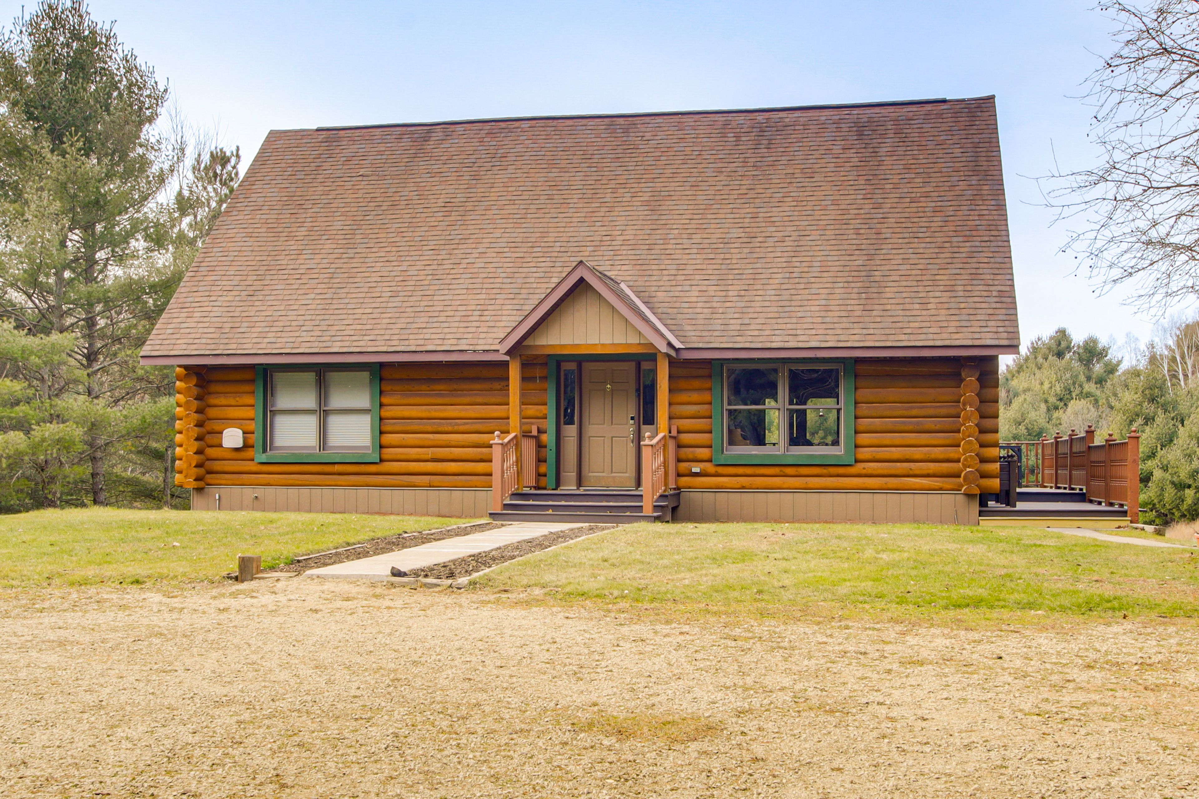 Exterior | Driveway (6 Vehicles) | Garage (1 Vehicle)