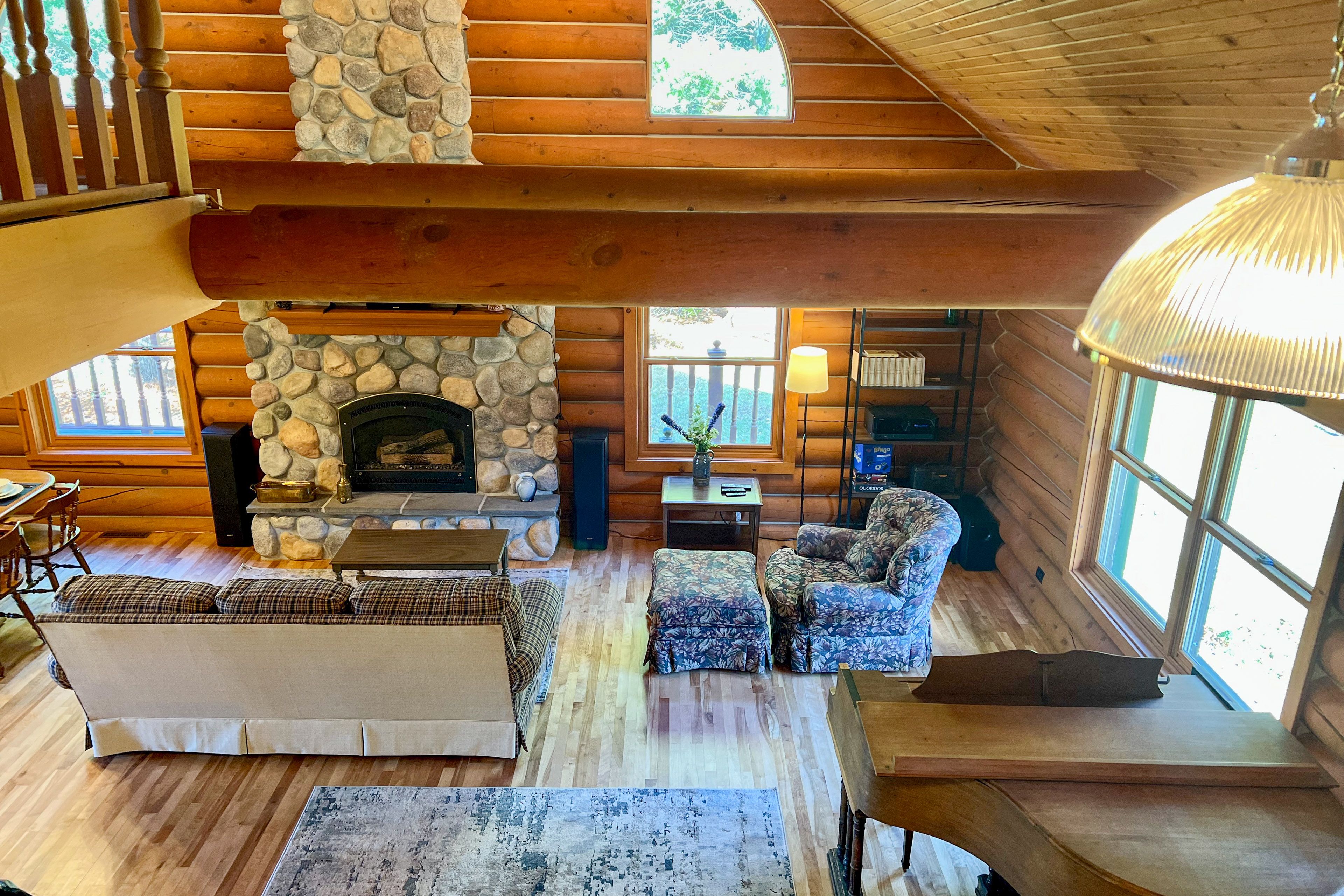 Living Room | Free WiFi | Central Heating & A/C | Smart TV | Main Floor