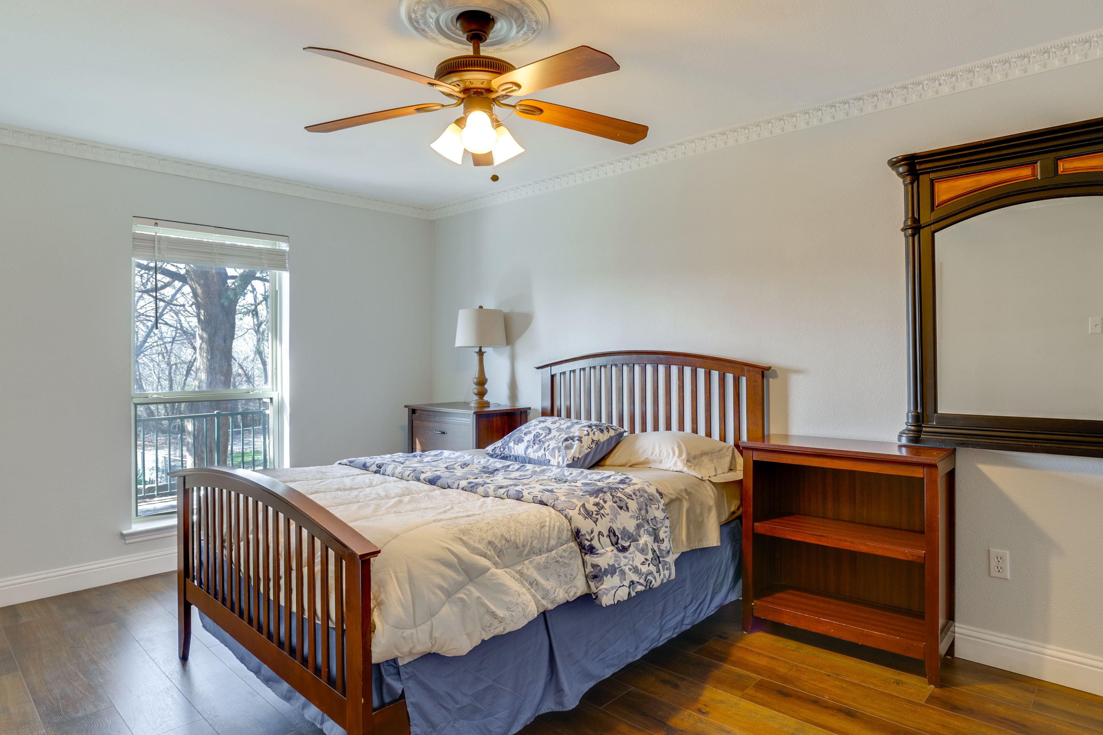 Bedroom 1 | Queen Bed