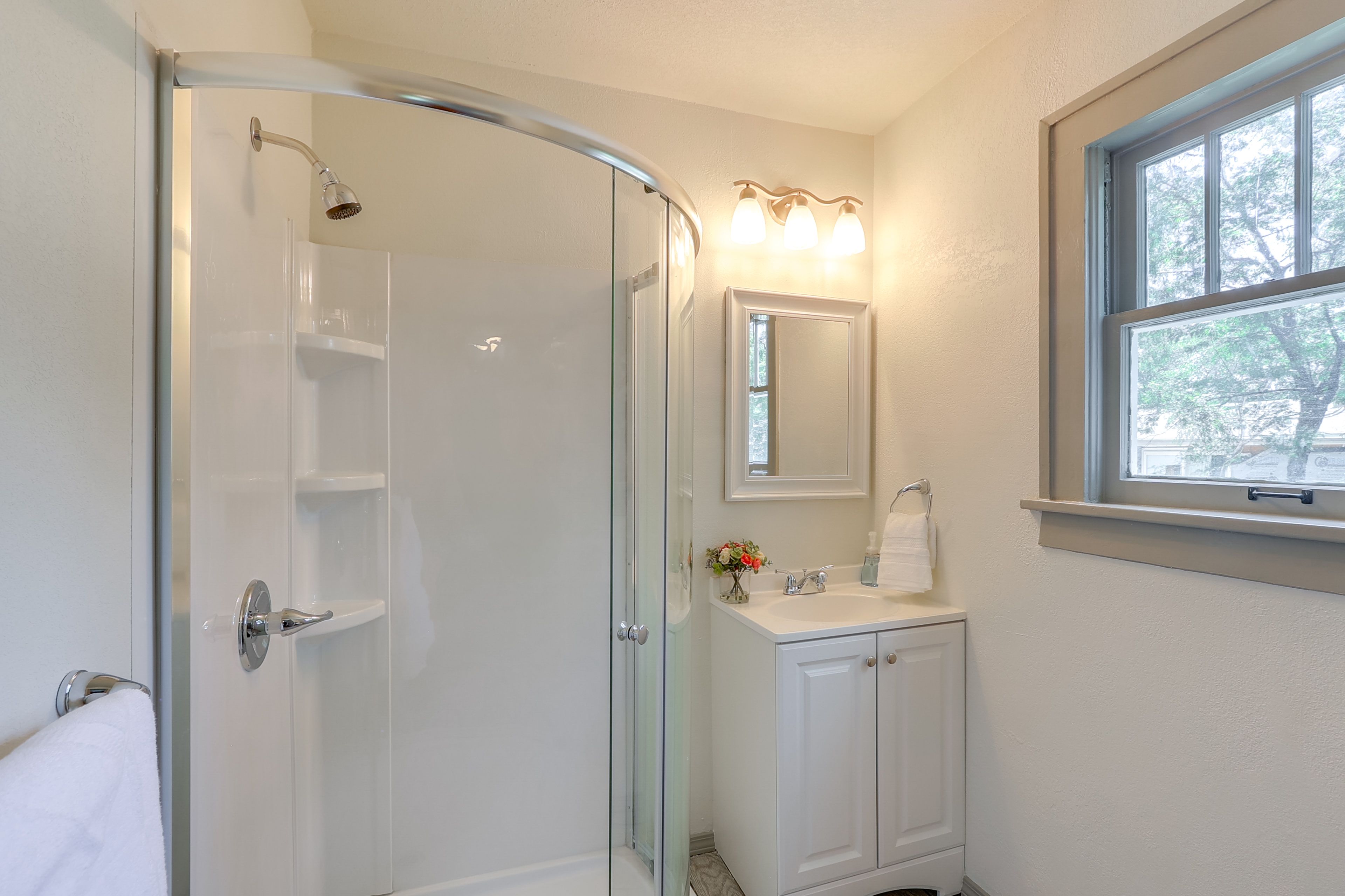 Full Bathroom | Top Level