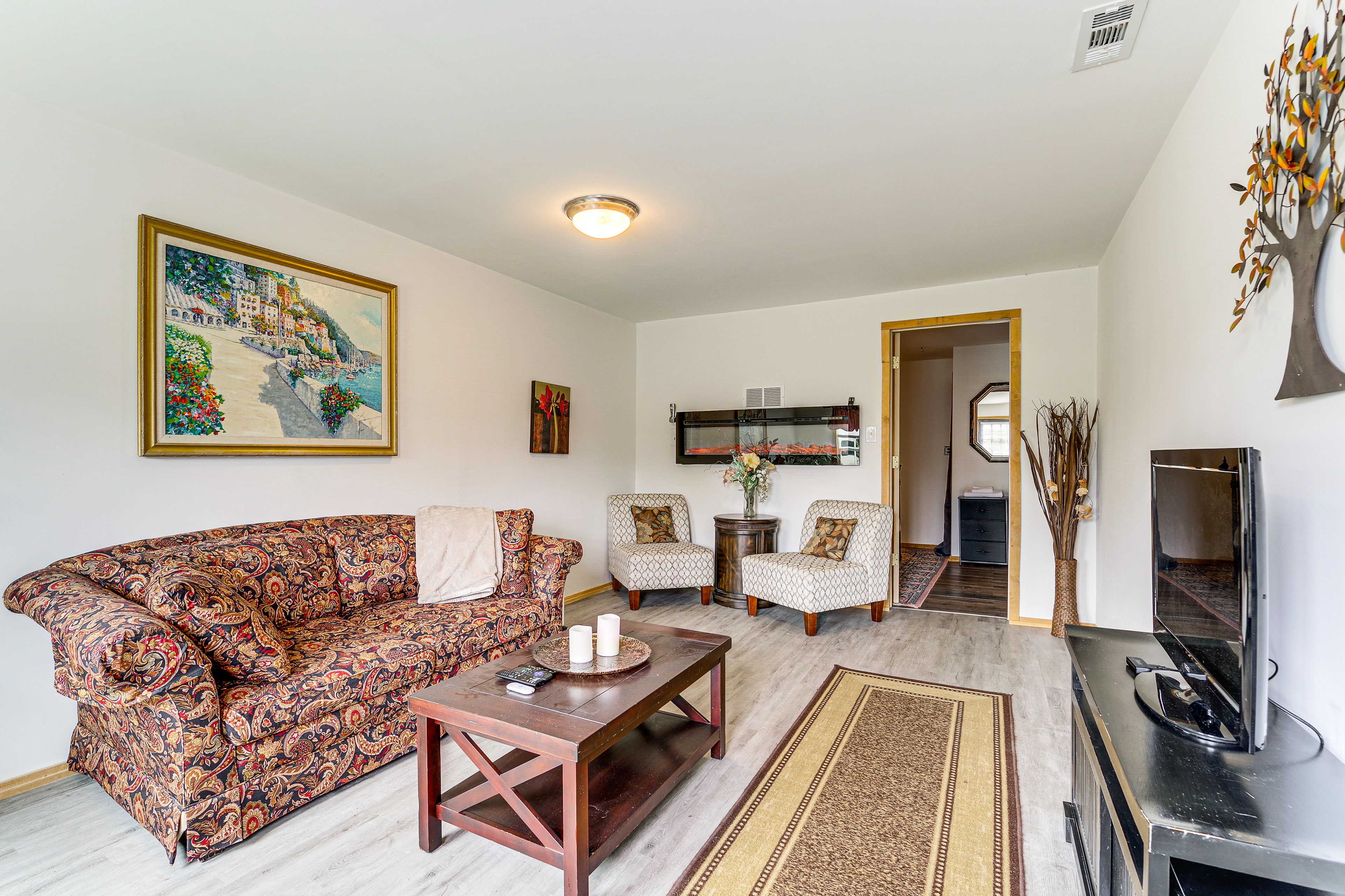 Arlington Vacation Rental | 1BR | 1BA | 1 Step Required | 720 Sq Ft