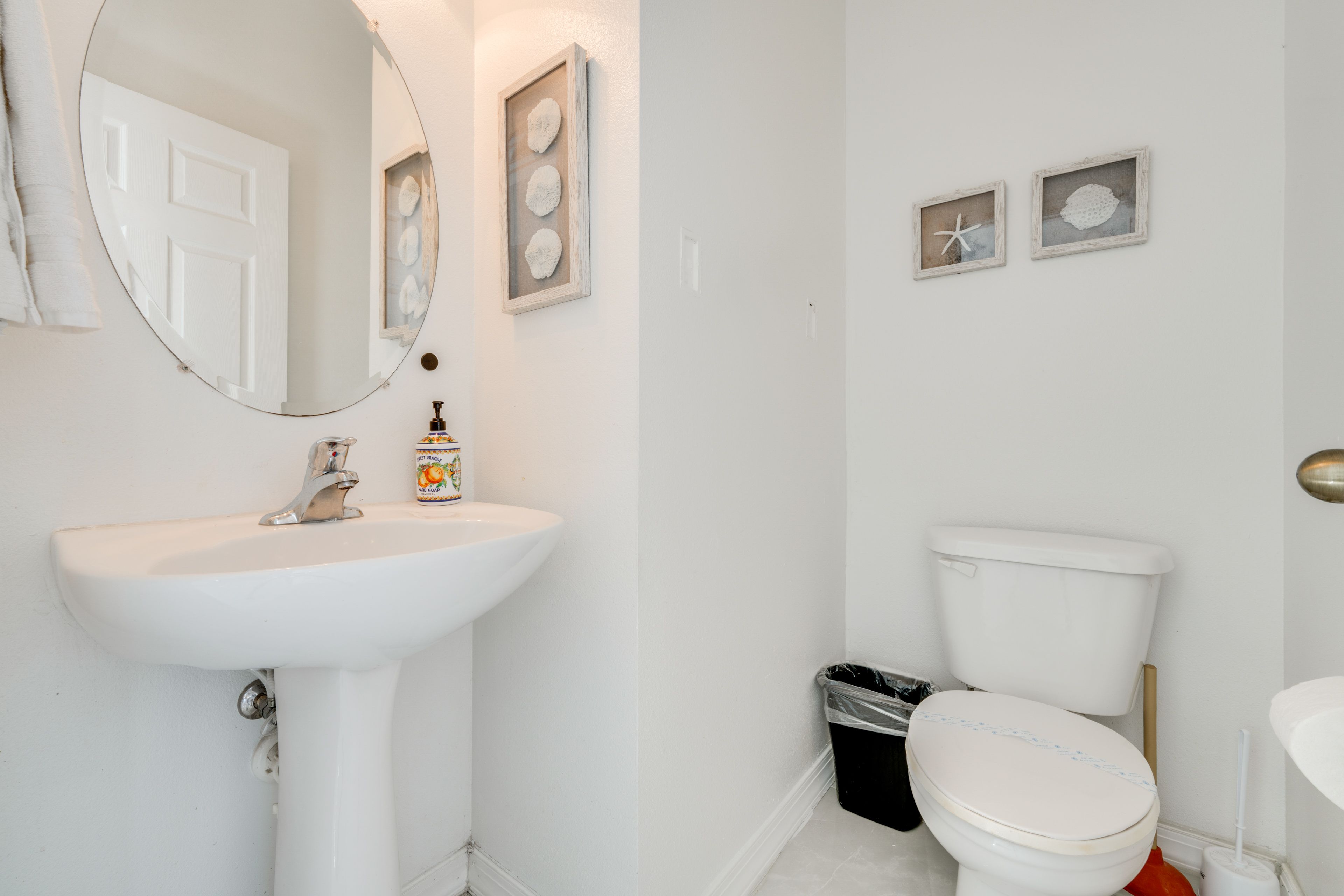 Half Bathroom | 1st Floor | Complimentary Toiletries | Towels Provided
